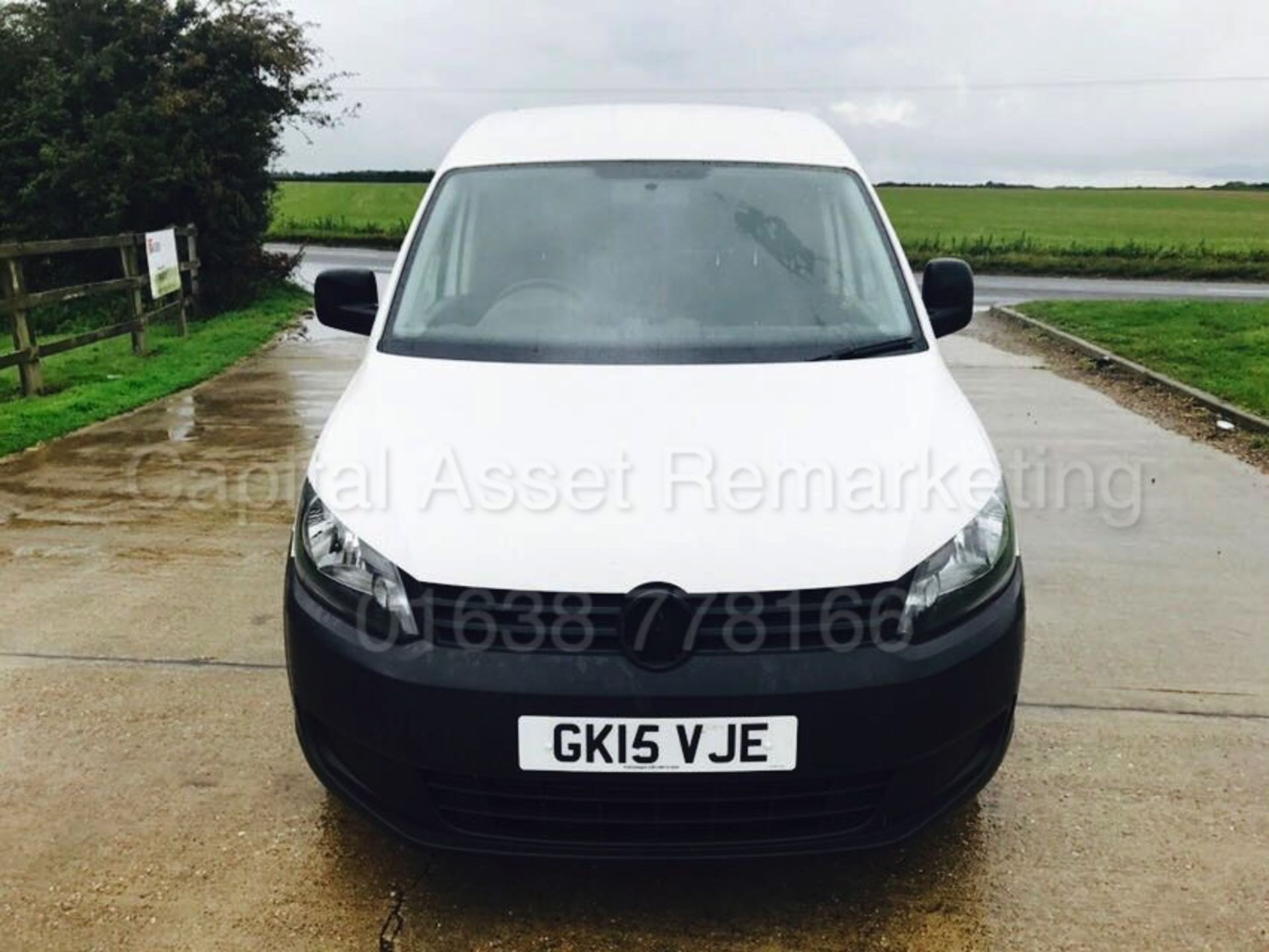 VOLKSWAGEN CADDY C20 (2015 - 15 REG) '1.6 TDI - 5 SPEED' (1 OWNER - FULL SERVICE HISTORY) **50 MPG** - Image 8 of 17