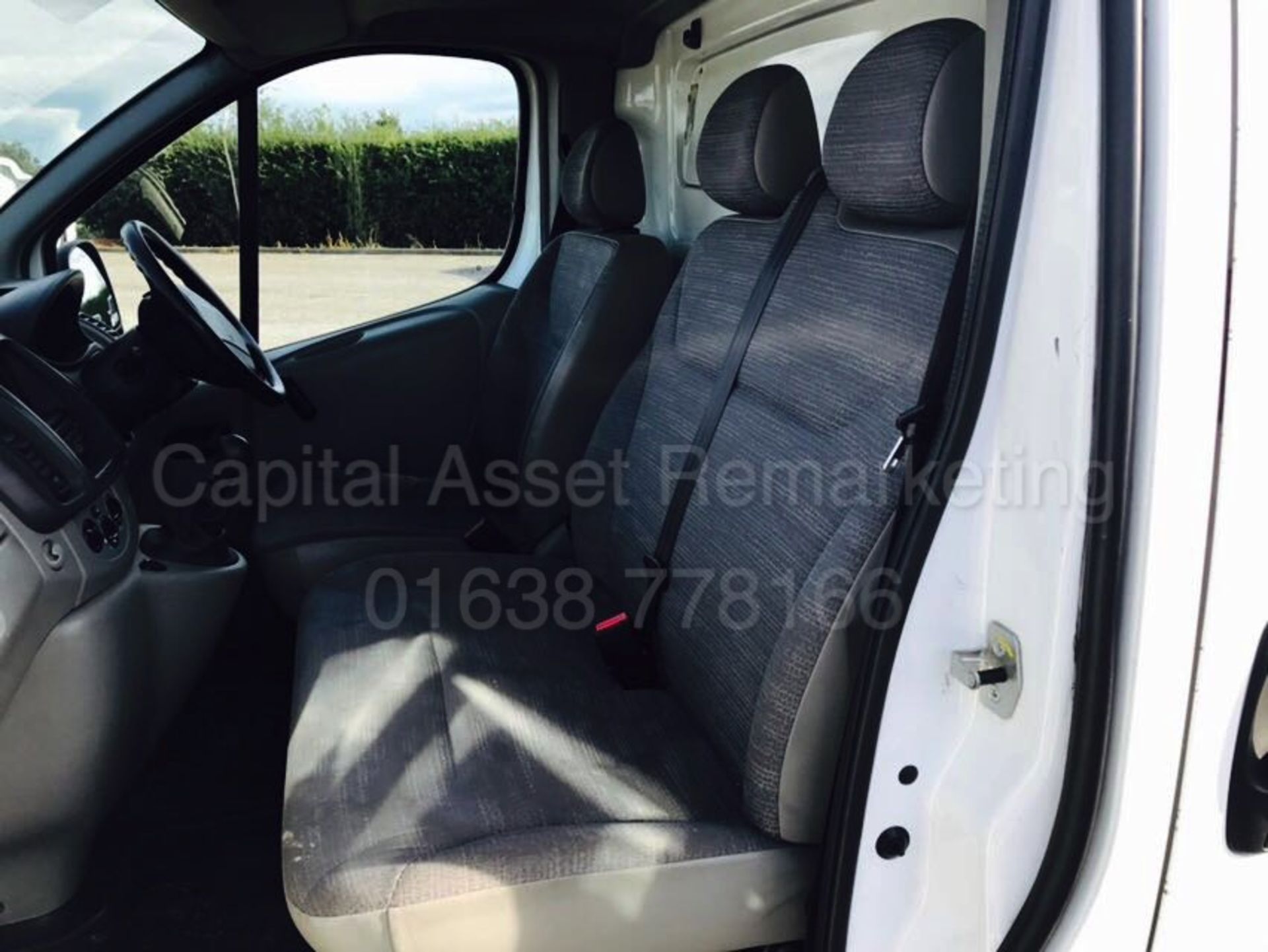 RENAULT TRAFIC SL27 (2012 MODEL) '2.0 DCI - 115 PS - 6 SPEED' **SAT NAV** - Image 11 of 15