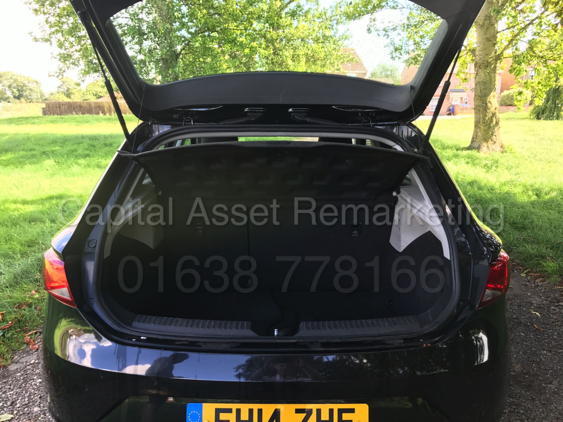 SEAT LEON1.6TDI "SE-BLACK" 5 DOOR HATCHBACK (14 REG) 1 OWNER / SERVICE HISTORY - AIR CON - CRUISE - Image 15 of 26