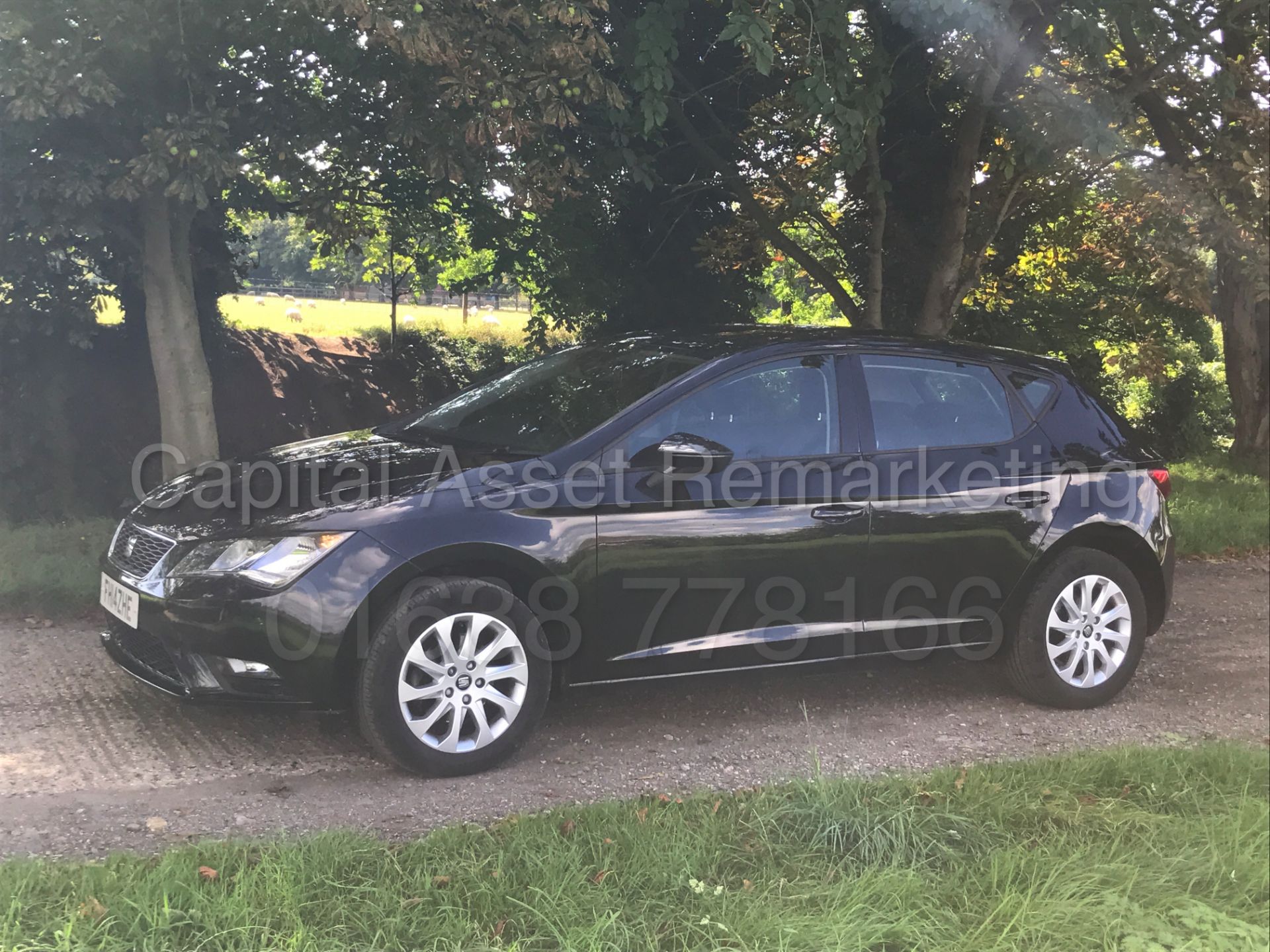 SEAT LEON1.6TDI "SE-BLACK" 5 DOOR HATCHBACK (14 REG) 1 OWNER / SERVICE HISTORY - AIR CON - CRUISE - Image 3 of 26