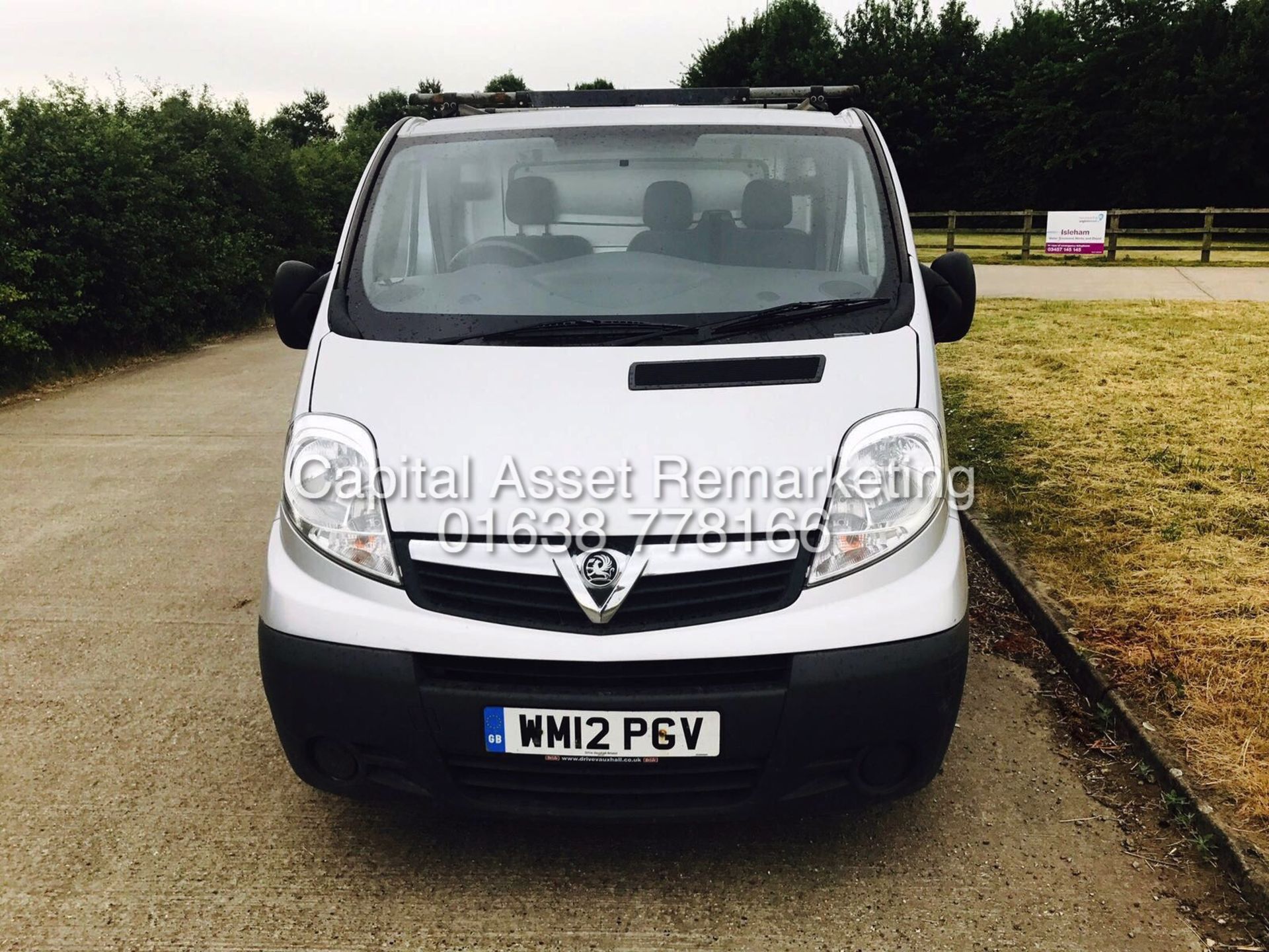 VAUXHALL VIVARO 2.0 CDTI ECO-FLEX (12 REG) SILVER - 3 SEATER - REMOVABLE ROOF RACKS - Image 2 of 11