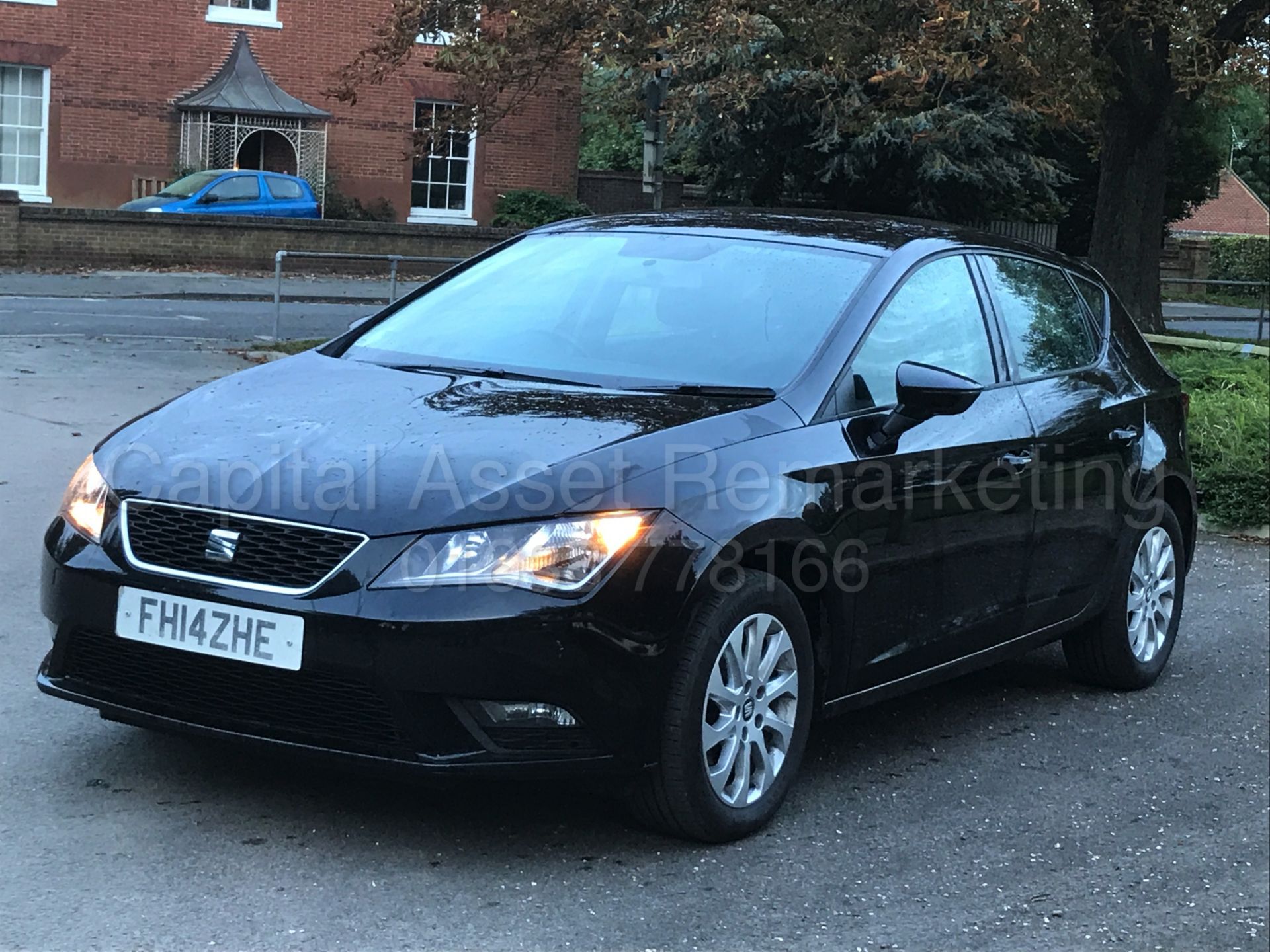 (On sale) SEAT LEON 'SE - BLACK' *5 DOOR* (2014) 1.6 TDI - STOP / START (60 MPG+) *1 OWNER FROM NEW* - Image 4 of 29