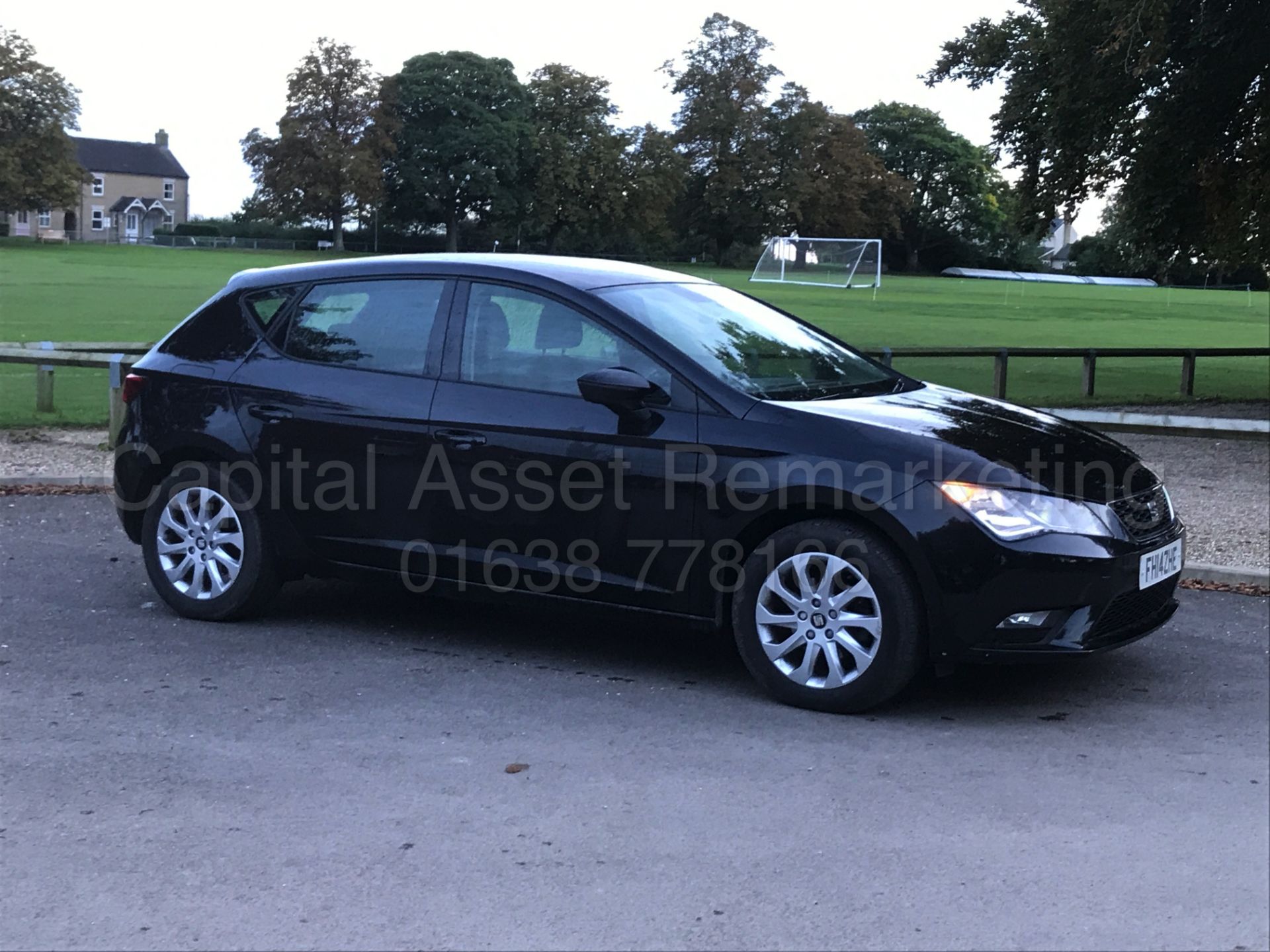 (On sale) SEAT LEON 'SE - BLACK' *5 DOOR* (2014) 1.6 TDI - STOP / START (60 MPG+) *1 OWNER FROM NEW* - Image 10 of 29