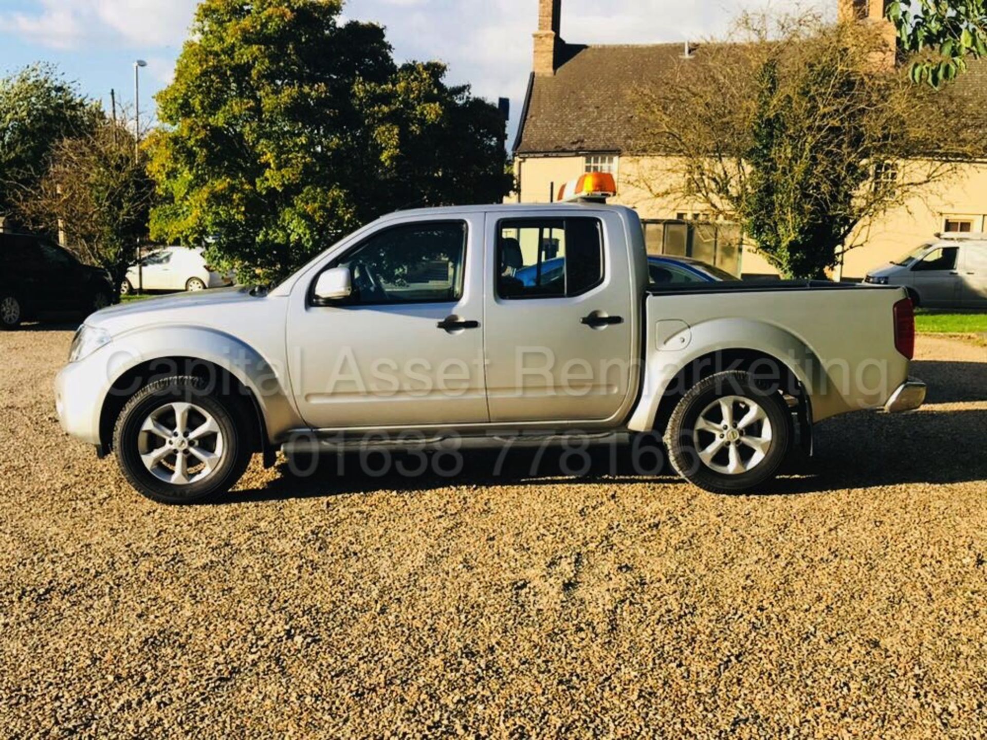 NISSAN NAVARA 'ACENTA' DOUBLE CAB PICK-UP (2013 MODEL) '2.5 DCI -188 BHP - 6 SPEED' **LOW MILES** - Image 4 of 20