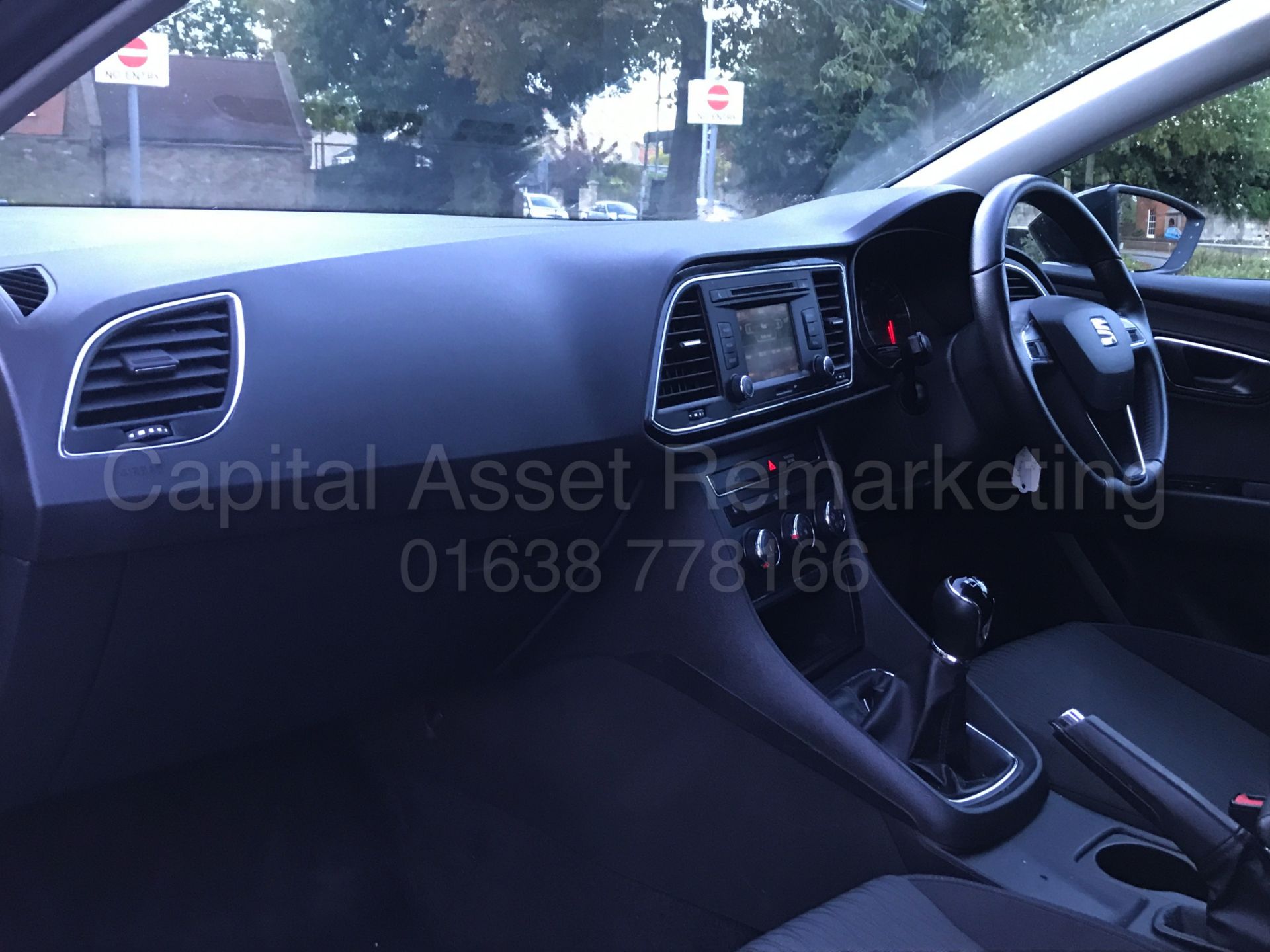 (On sale) SEAT LEON 'SE - BLACK' *5 DOOR* (2014) 1.6 TDI - STOP / START (60 MPG+) *1 OWNER FROM NEW* - Image 13 of 29