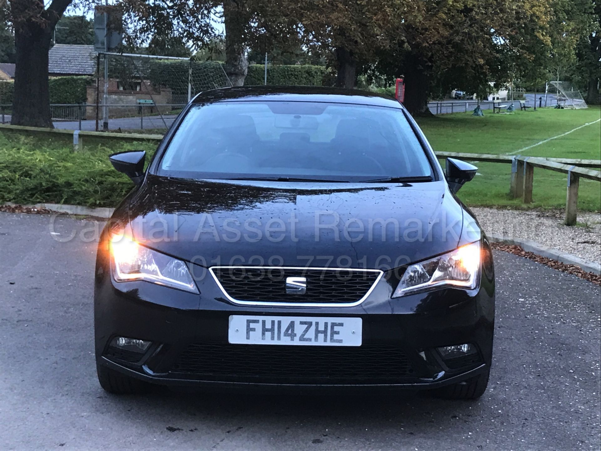 (On sale) SEAT LEON 'SE - BLACK' *5 DOOR* (2014) 1.6 TDI - STOP / START (60 MPG+) *1 OWNER FROM NEW* - Image 3 of 29