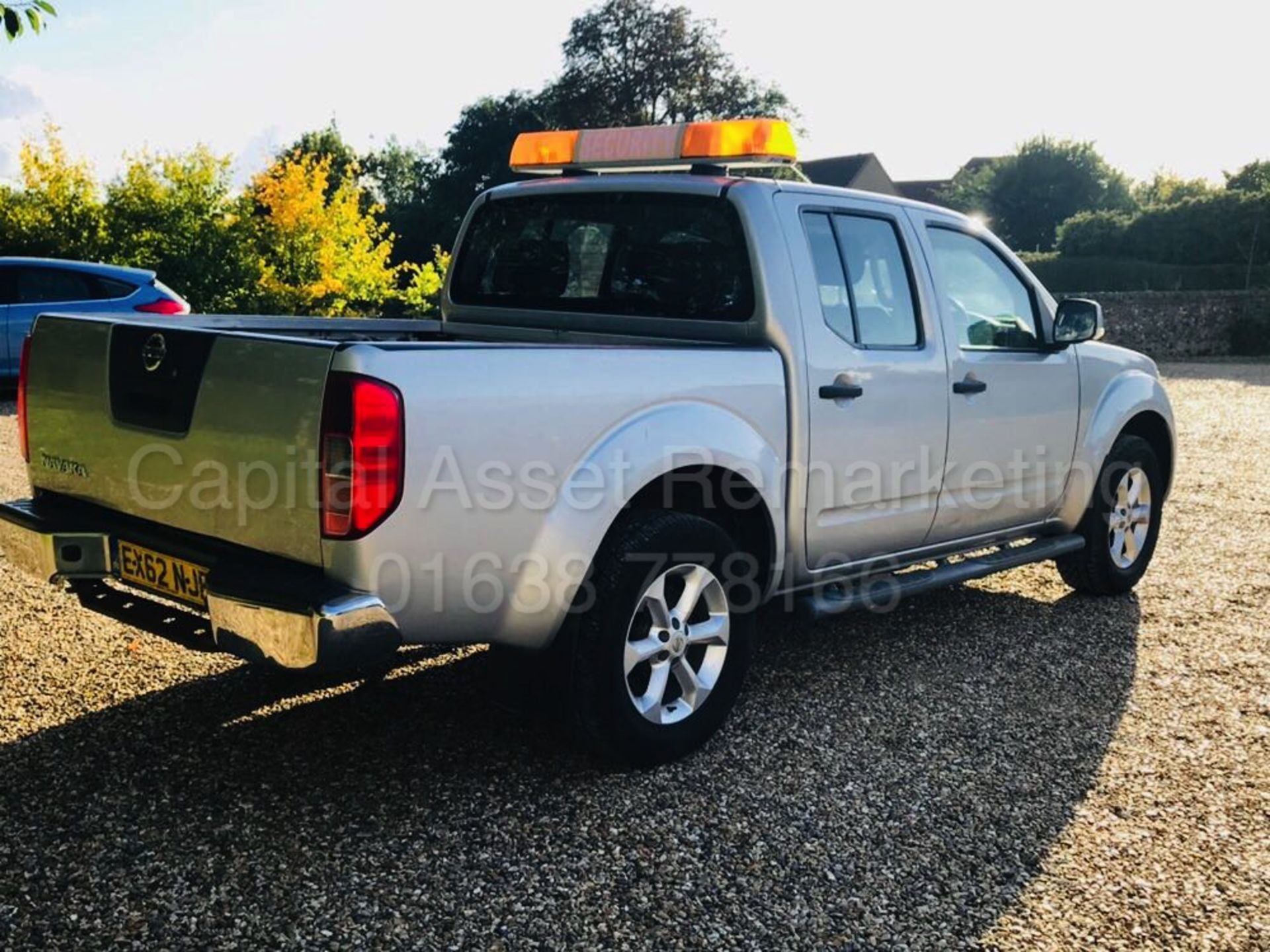 NISSAN NAVARA 'ACENTA' DOUBLE CAB PICK-UP (2013 MODEL) '2.5 DCI -188 BHP - 6 SPEED' **LOW MILES** - Image 7 of 20