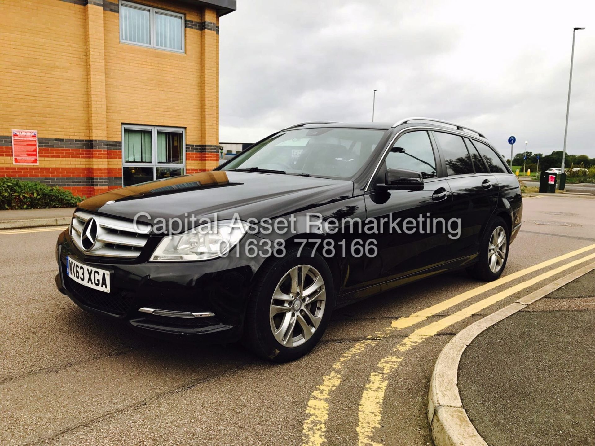 MERCEDES C220CDI "SE" EXECUTIVE ESTATE - (2014 MODEL) 1 OWNER - LEATHER - COMMAND SAT NAV - + MORE!! - Image 3 of 18