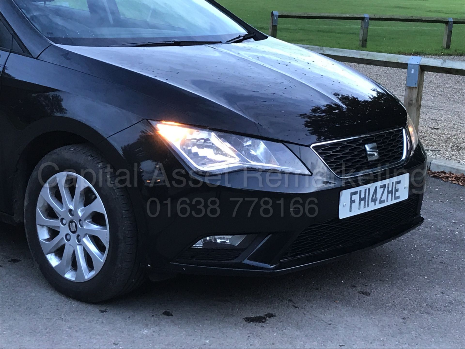 (On sale) SEAT LEON 'SE - BLACK' *5 DOOR* (2014) 1.6 TDI - STOP / START (60 MPG+) *1 OWNER FROM NEW* - Image 11 of 29