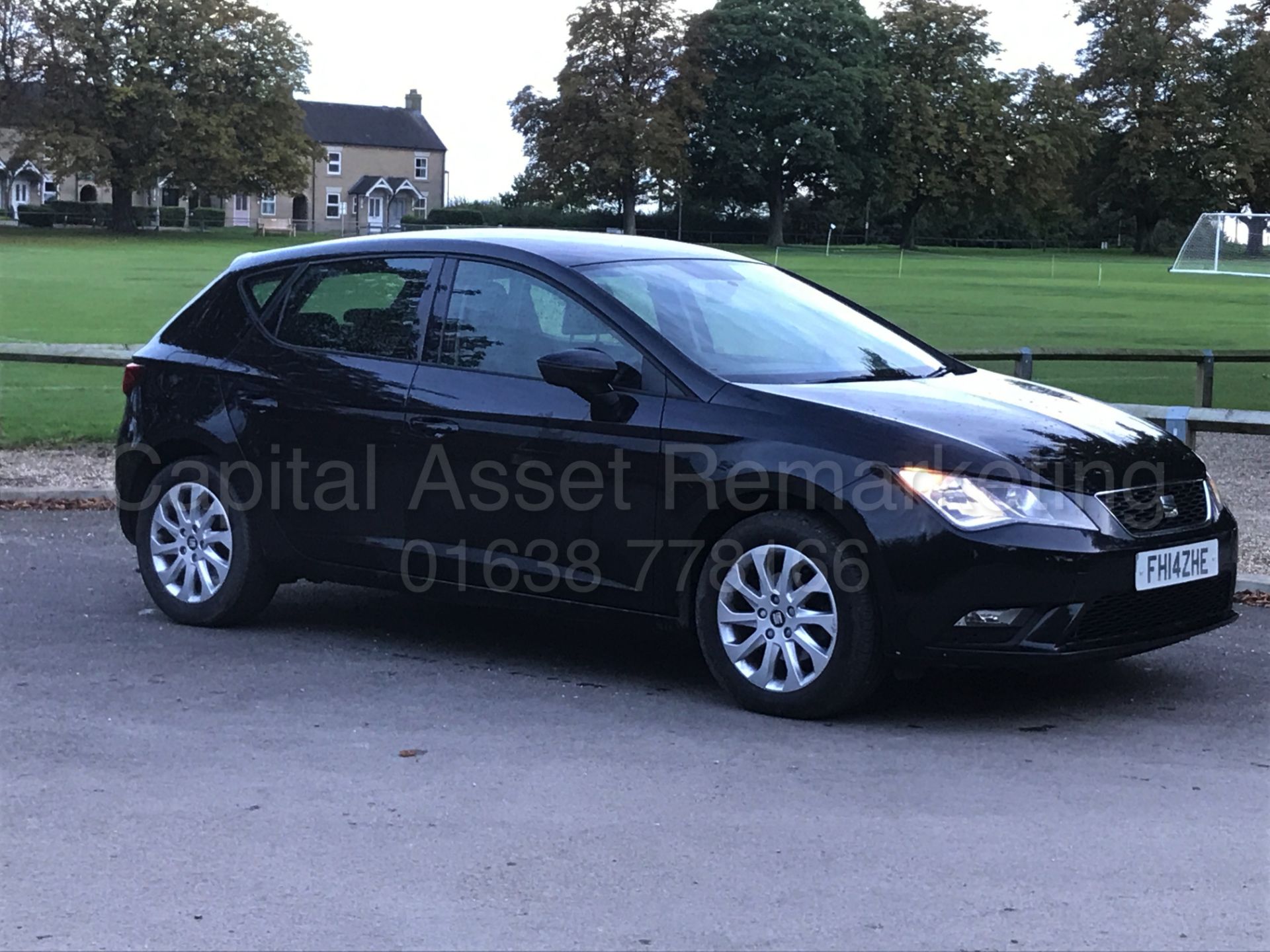 (On sale) SEAT LEON 'SE - BLACK' *5 DOOR* (2014) 1.6 TDI - STOP / START (60 MPG+) *1 OWNER FROM NEW*