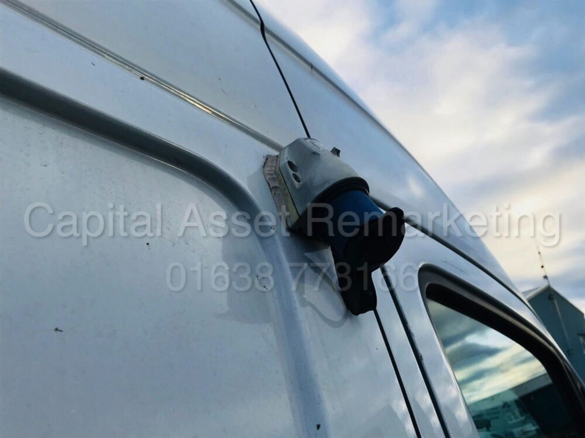 MERCEDES-BENZ SPRINTER CDI 'MWB HI-ROOF' (2010) **FRIDGE / FREEZER VAN** (1 COMPANY OWNER) *AIR CON* - Image 10 of 23