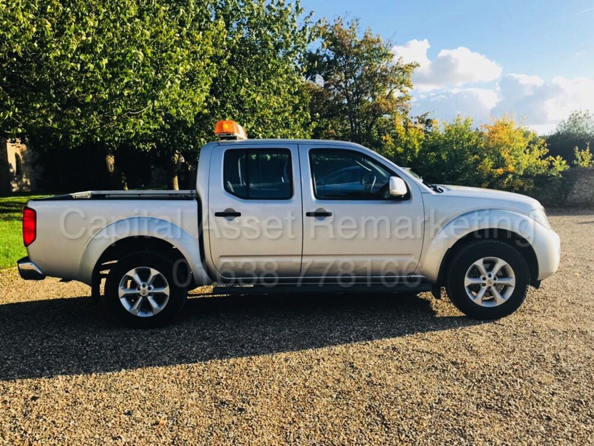 NISSAN NAVARA 'ACENTA' DOUBLE CAB PICK-UP (2013 MODEL) '2.5 DCI -188 BHP - 6 SPEED' **LOW MILES** - Image 8 of 20