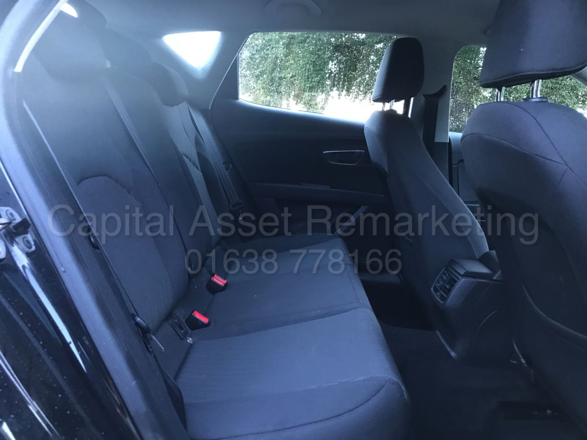 (On sale) SEAT LEON 'SE - BLACK' *5 DOOR* (2014) 1.6 TDI - STOP / START (60 MPG+) *1 OWNER FROM NEW* - Image 17 of 29