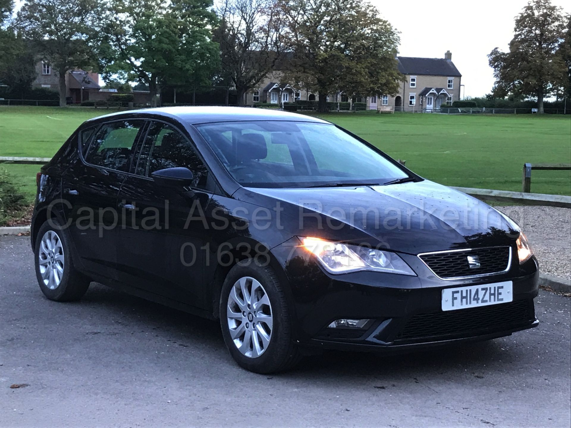 (On sale) SEAT LEON 'SE - BLACK' *5 DOOR* (2014) 1.6 TDI - STOP / START (60 MPG+) *1 OWNER FROM NEW* - Image 2 of 29