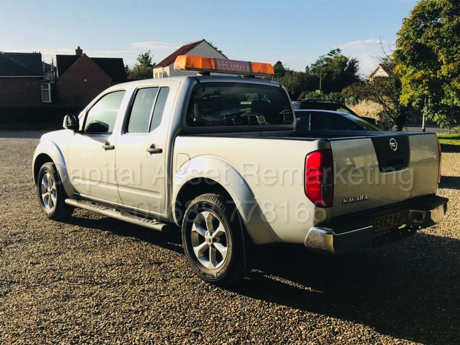 NISSAN NAVARA 'ACENTA' DOUBLE CAB PICK-UP (2013 MODEL) '2.5 DCI -188 BHP - 6 SPEED' **LOW MILES** - Image 5 of 20