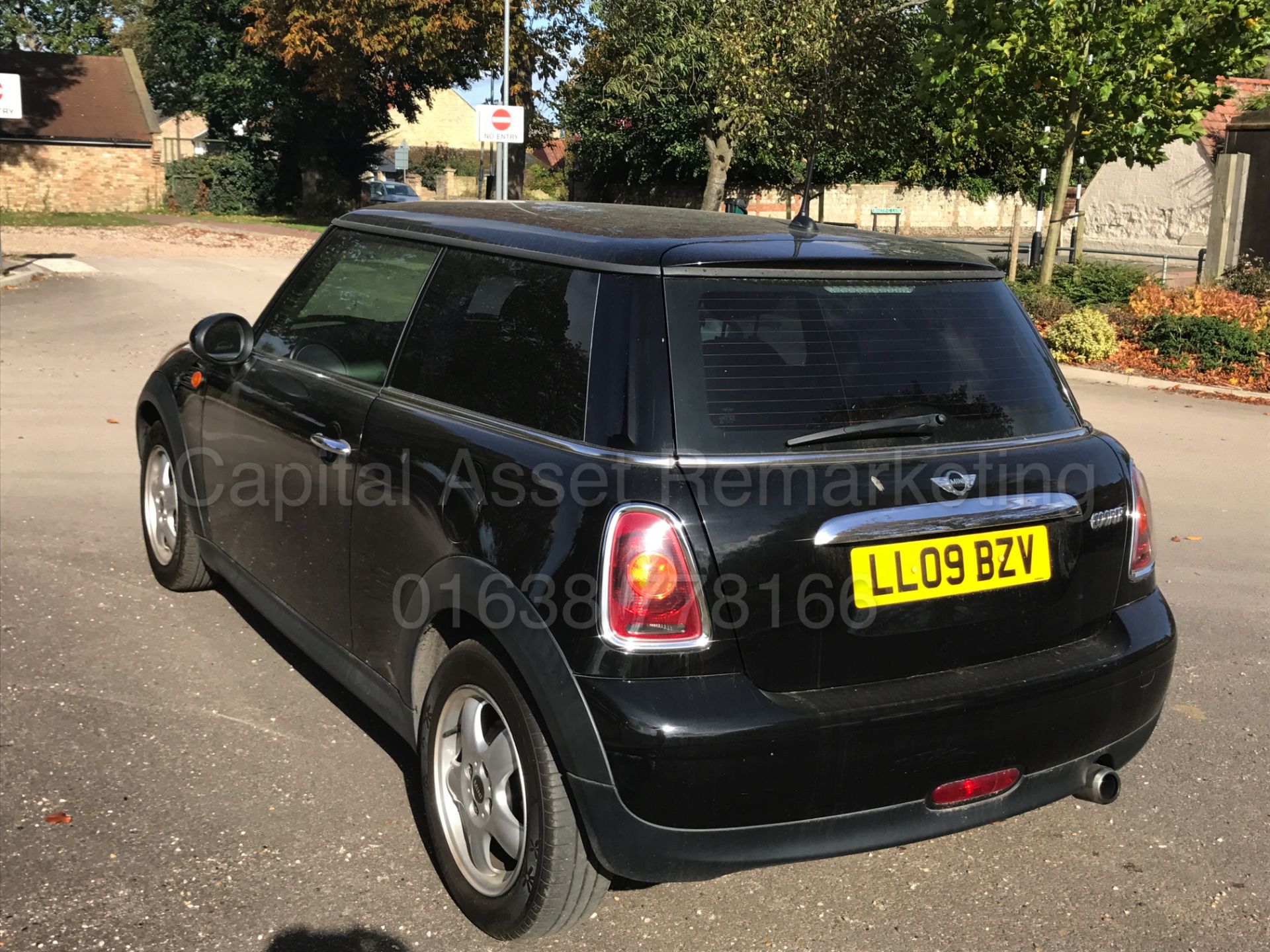 MINI COOPER '3 DOOR HATCHBACK' (2009) '1.6 PETROL - 6 SPEED - STOP / START' (NO VAT - SAVE 20%) - Image 4 of 26