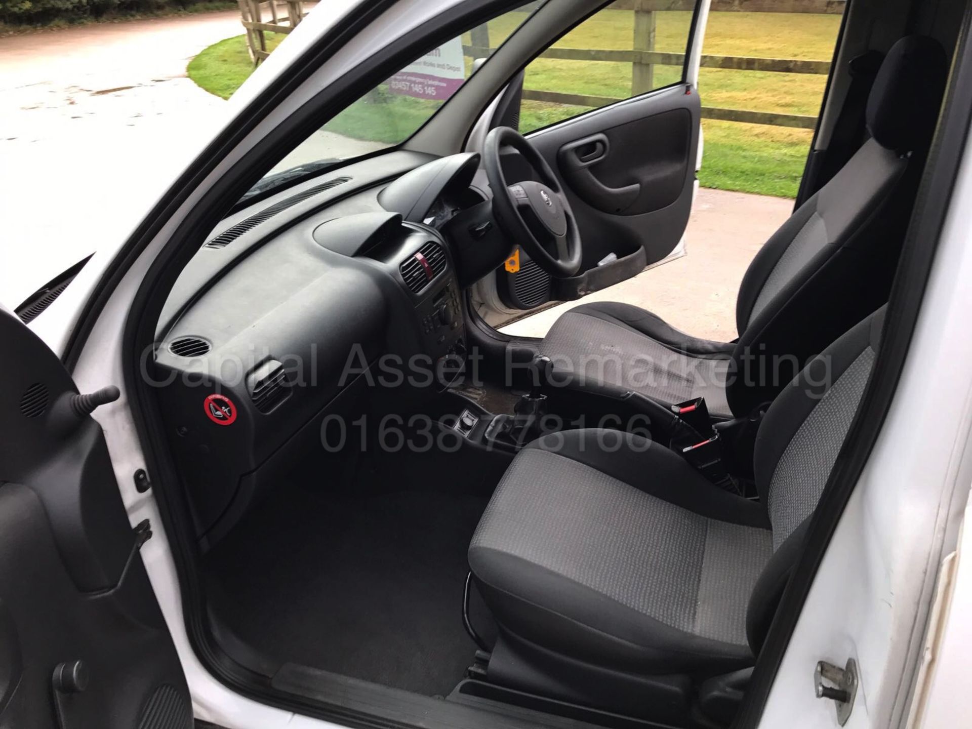 VAUXHALL COMBO '5 SEATER CREW-VAN' (2010 MODEL) '1.3 CDTI - 75 BHP - 5 SPEED' (50 MPG+) - Image 7 of 11