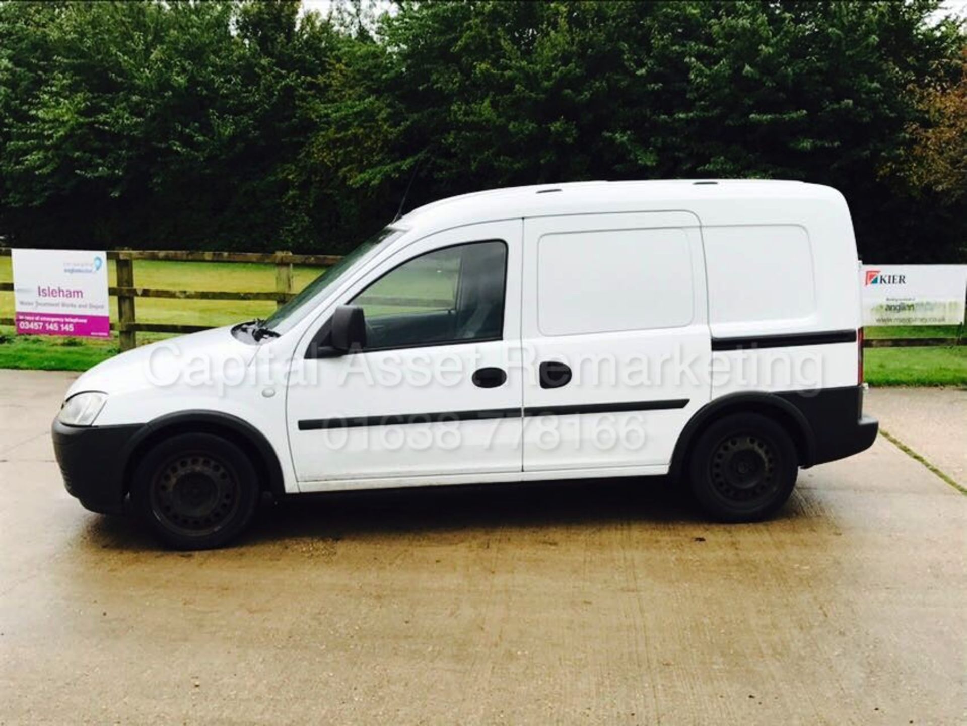 VAUXHALL COMBO '5 SEATER CREW-VAN' (2010 MODEL) '1.3 CDTI - 75 BHP - 5 SPEED' (50 MPG+) - Image 4 of 11