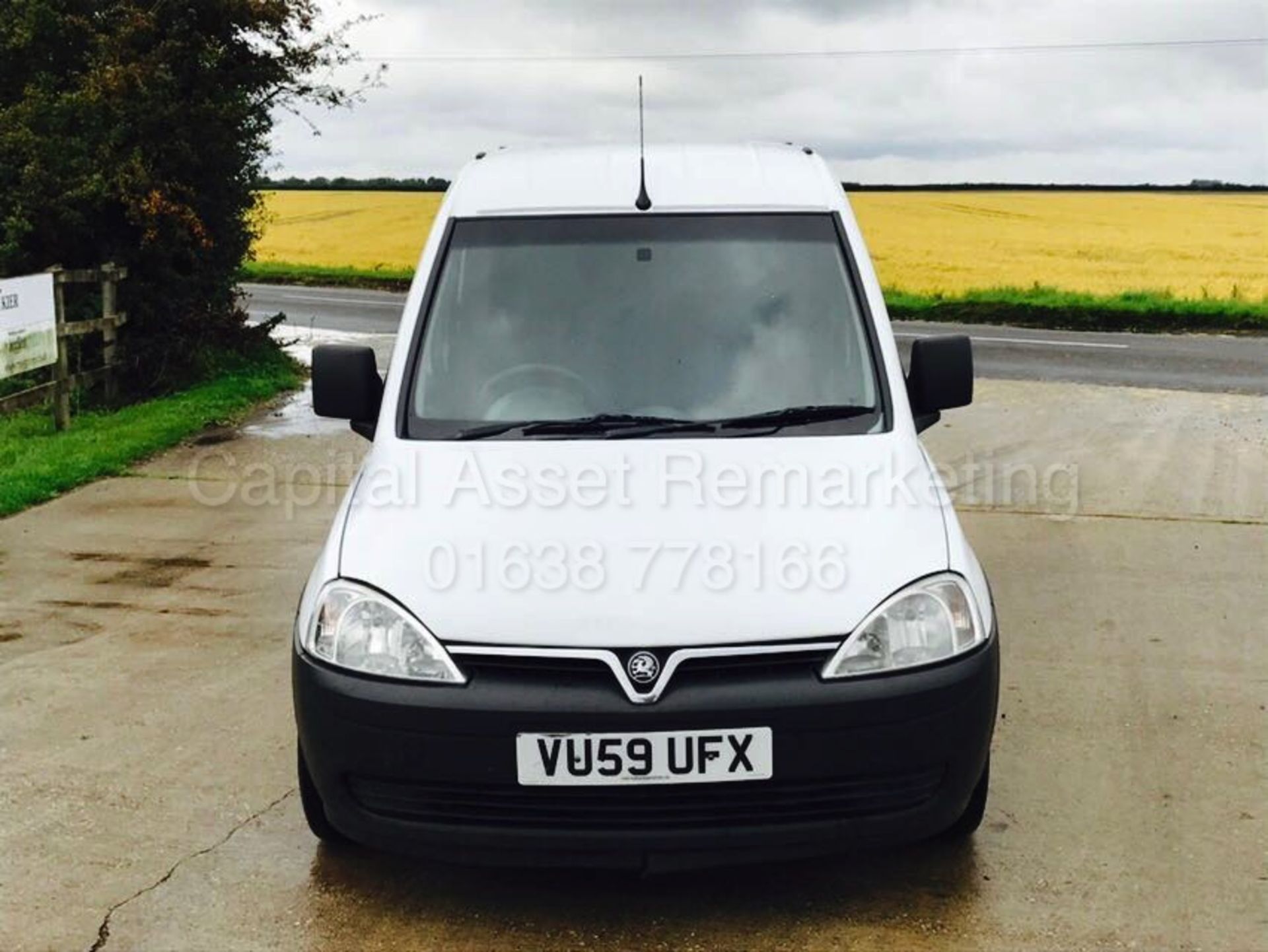 VAUXHALL COMBO '5 SEATER CREW-VAN' (2010 MODEL) '1.3 CDTI - 75 BHP - 5 SPEED' (50 MPG+) - Image 2 of 11