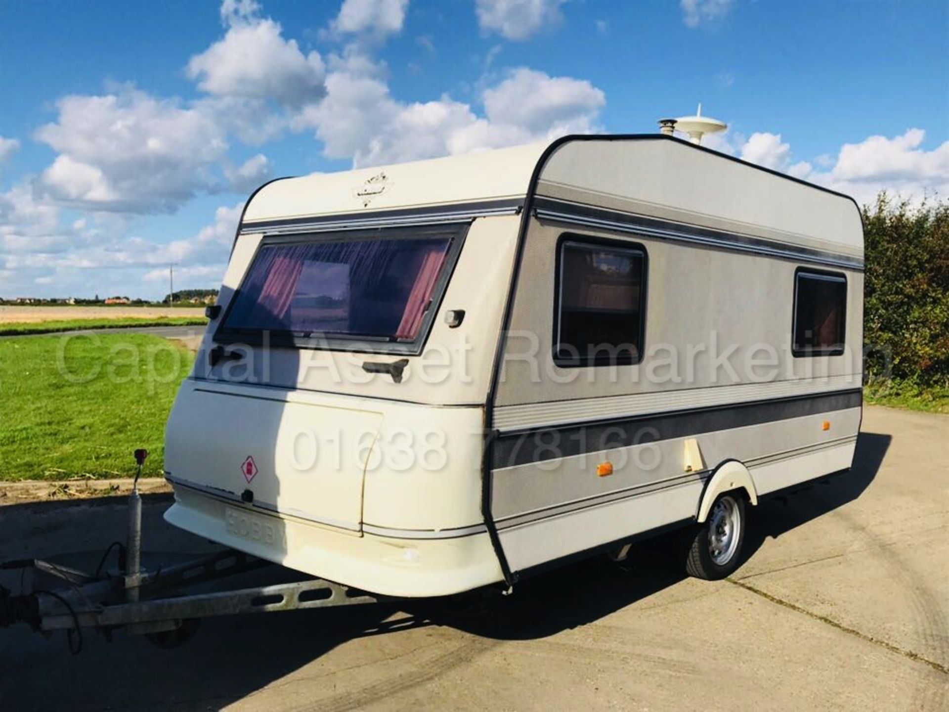 HOBBY 'PRESTIGE DELUXÊ' **4 BERTH TOURING CARAVAN** (NO VAT - SAVE 20%) - Image 4 of 24