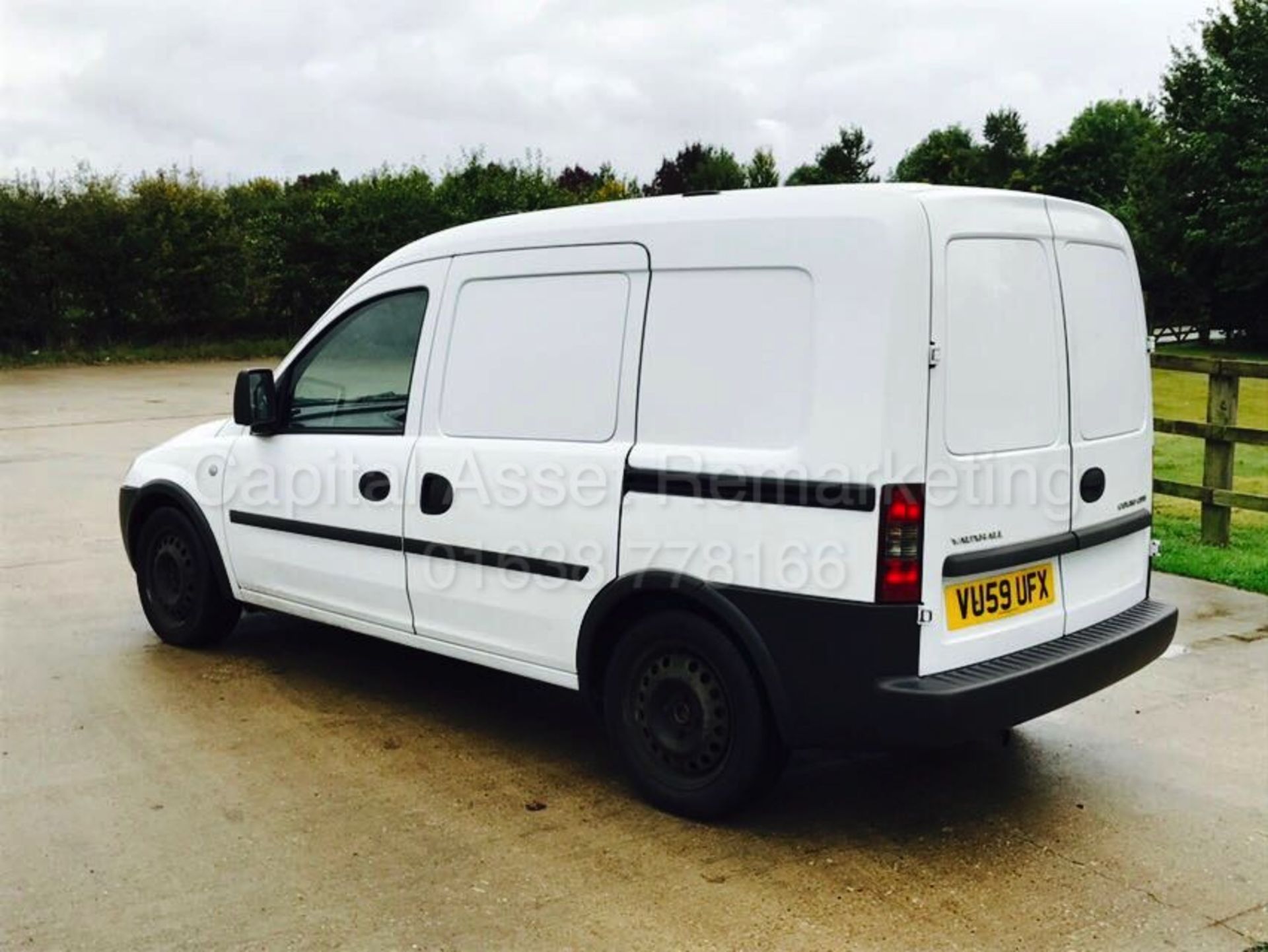 VAUXHALL COMBO '5 SEATER CREW-VAN' (2010 MODEL) '1.3 CDTI - 75 BHP - 5 SPEED' (50 MPG+) - Image 5 of 11