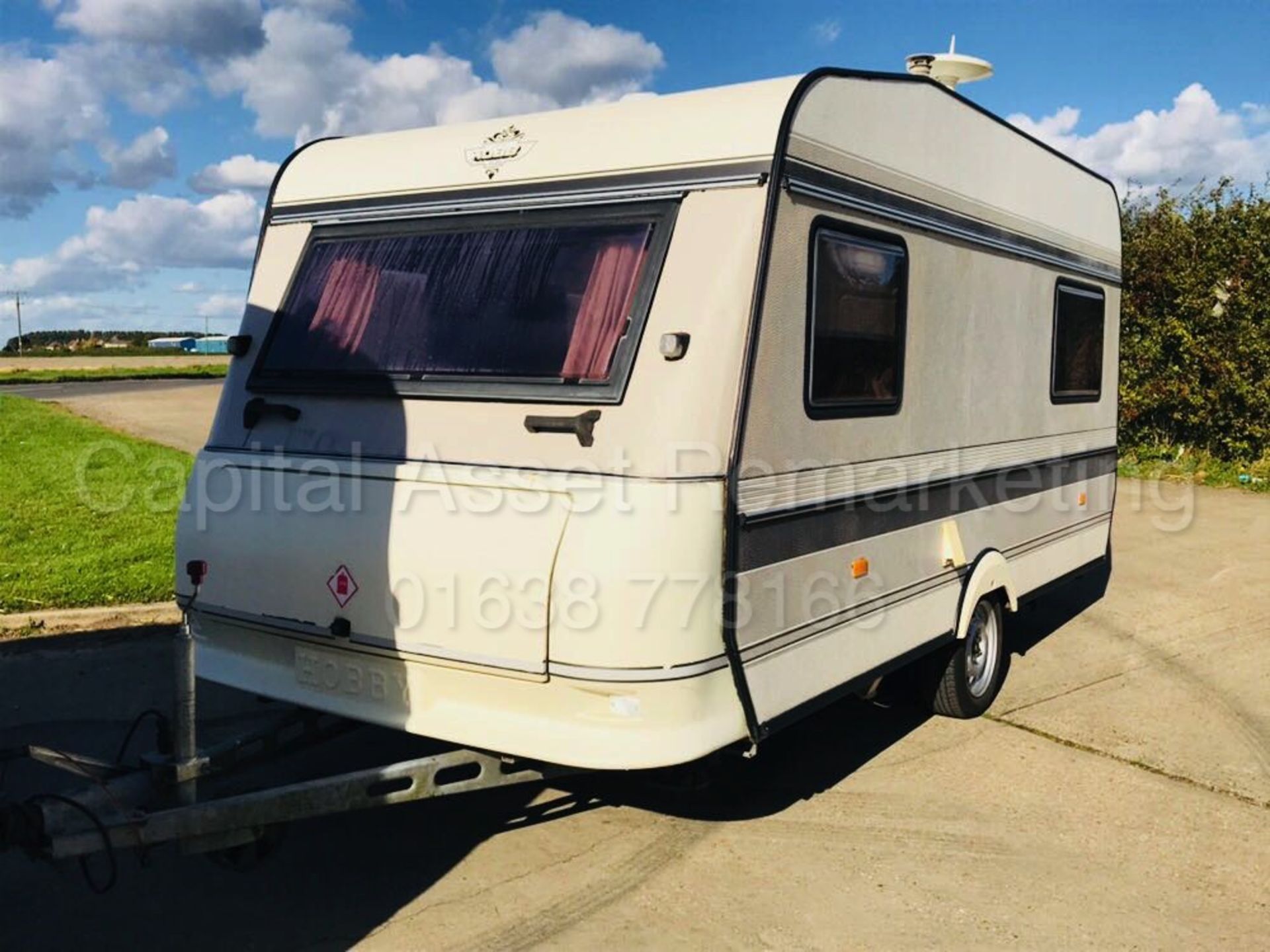 HOBBY 'PRESTIGE DELUXÊ' **4 BERTH TOURING CARAVAN** (NO VAT - SAVE 20%) - Image 5 of 24