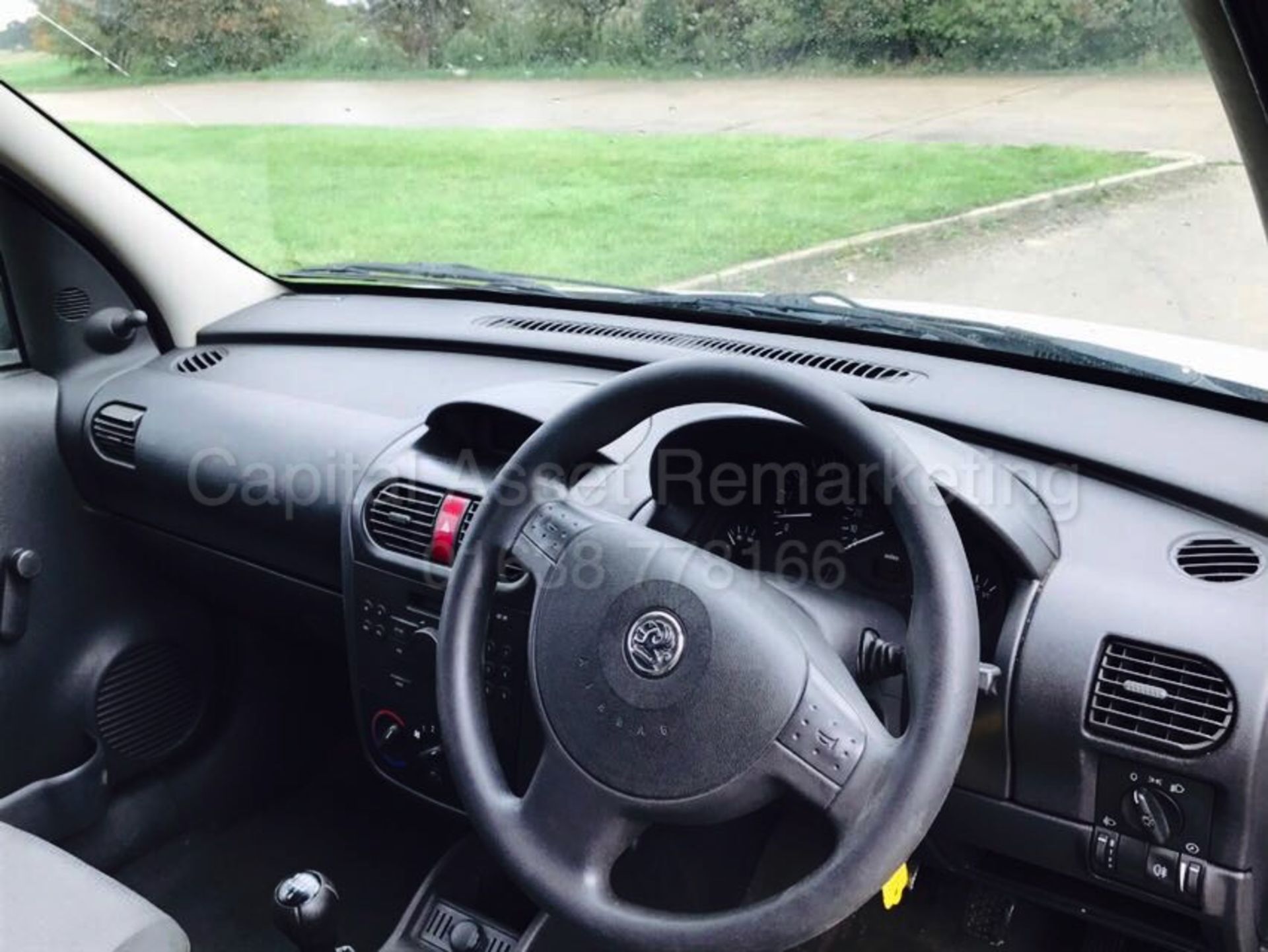 VAUXHALL COMBO '5 SEATER CREW-VAN' (2010 MODEL) '1.3 CDTI - 75 BHP - 5 SPEED' (50 MPG+) - Image 11 of 11