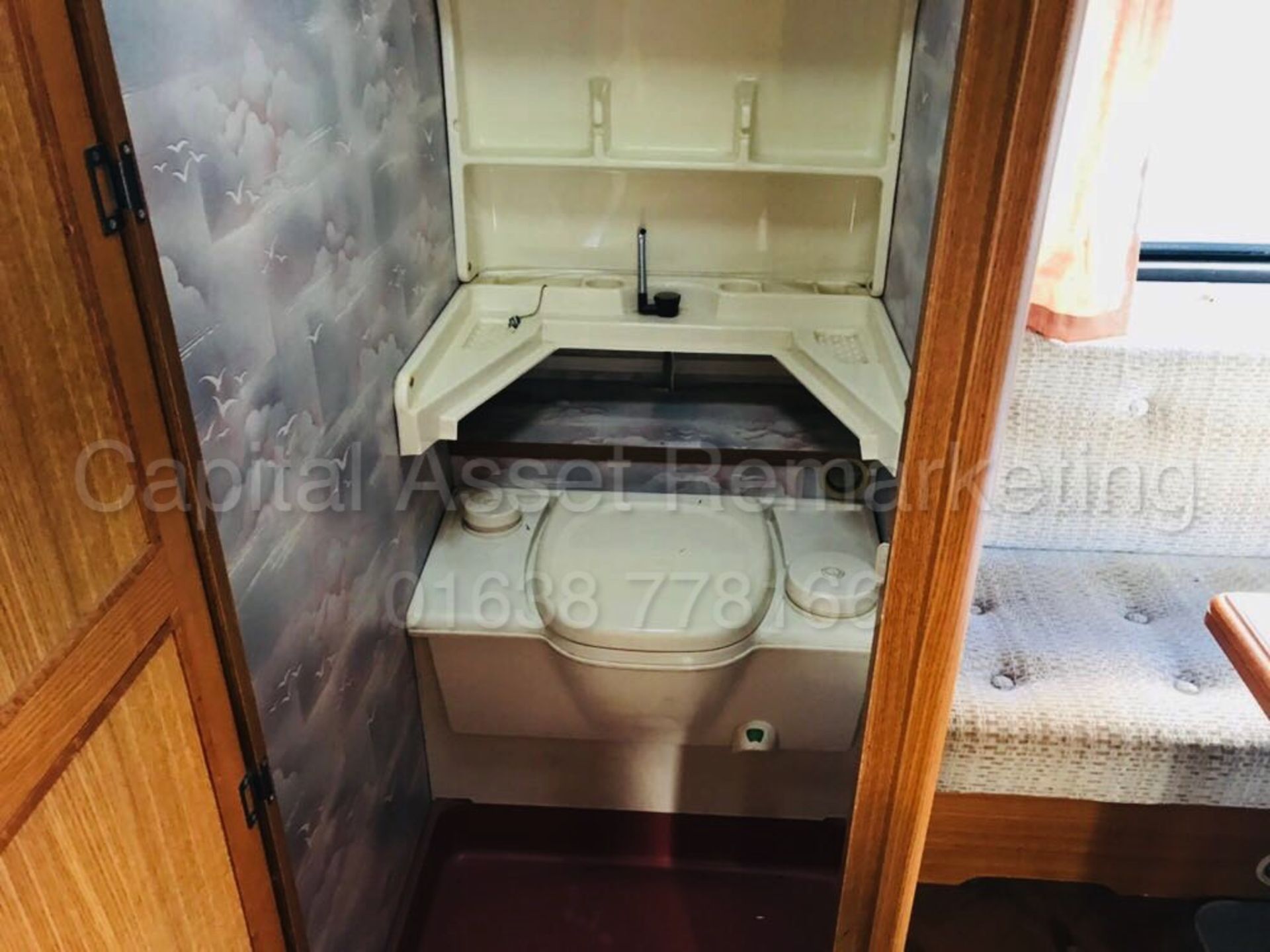 HOBBY 'PRESTIGE DELUXÊ' **4 BERTH TOURING CARAVAN** (NO VAT - SAVE 20%) - Image 17 of 24