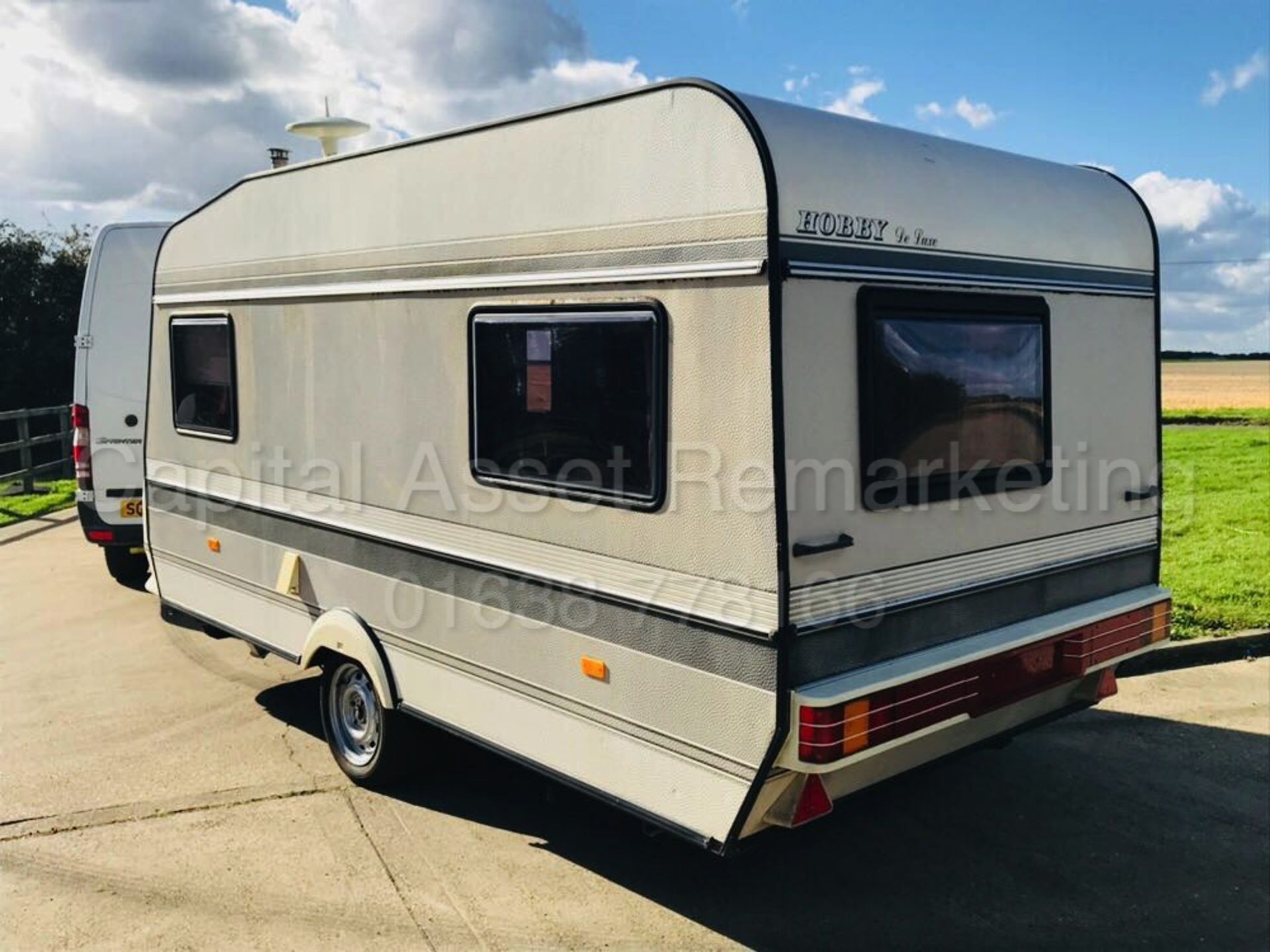 HOBBY 'PRESTIGE DELUXÊ' **4 BERTH TOURING CARAVAN** (NO VAT - SAVE 20%) - Image 7 of 24