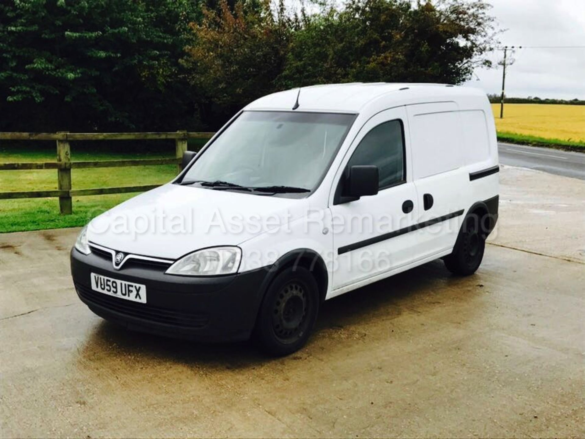 VAUXHALL COMBO '5 SEATER CREW-VAN' (2010 MODEL) '1.3 CDTI - 75 BHP - 5 SPEED' (50 MPG+) - Image 3 of 11