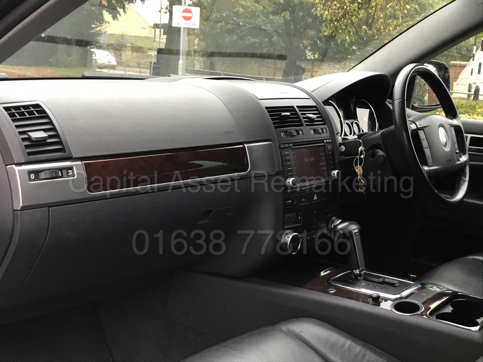 (ON SALE) VOLKSWAGEN TOUAREG 'SPORT' 06 REG) '3.0 V6 TDI - AUTO - 224BHP - LEATHER -SAT NAV'(NO VAT) - Image 13 of 29