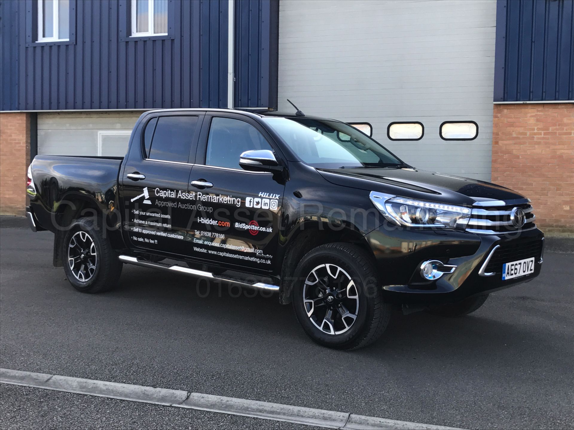 TOYOTA HILUX 'INVINCIBLE X' (2017 - 67 REG) D/CAB PICK-UP 'D-4D - AUTO - LEATHER - SAT NAV' *LOOK* - Image 2 of 55