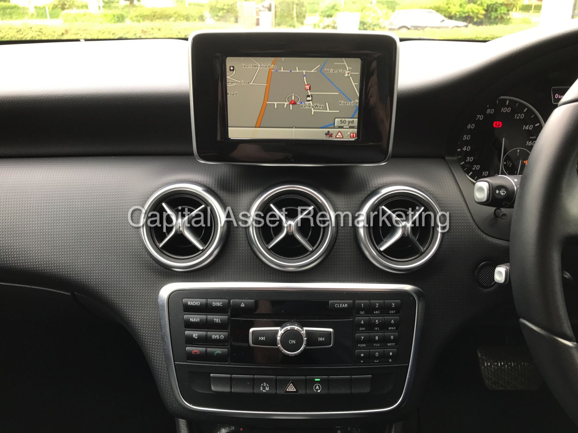 (ON SALE) MERCEDES A180d 7G TRONIC "15 REG" SAT NAV - 1 OWNER - PADDEL SHIFT - CRUISE - AIR CON - Image 17 of 22
