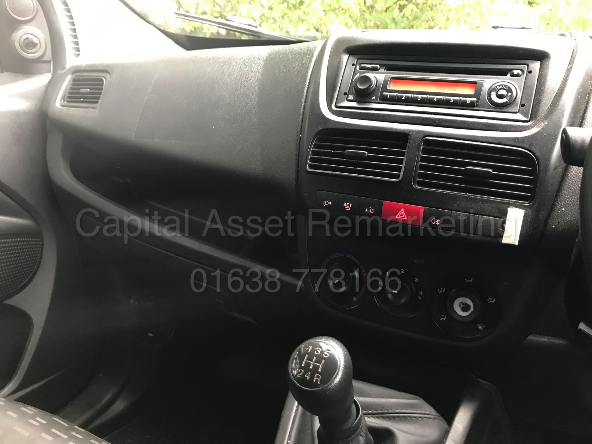 VAUXHALL COMBO 2000 L1H1 (2015 MODEL) 'CDTI - 90 BHP' (1 FORMER COMPANY OWNER FROM NEW) *50 MPG+* - Image 20 of 25