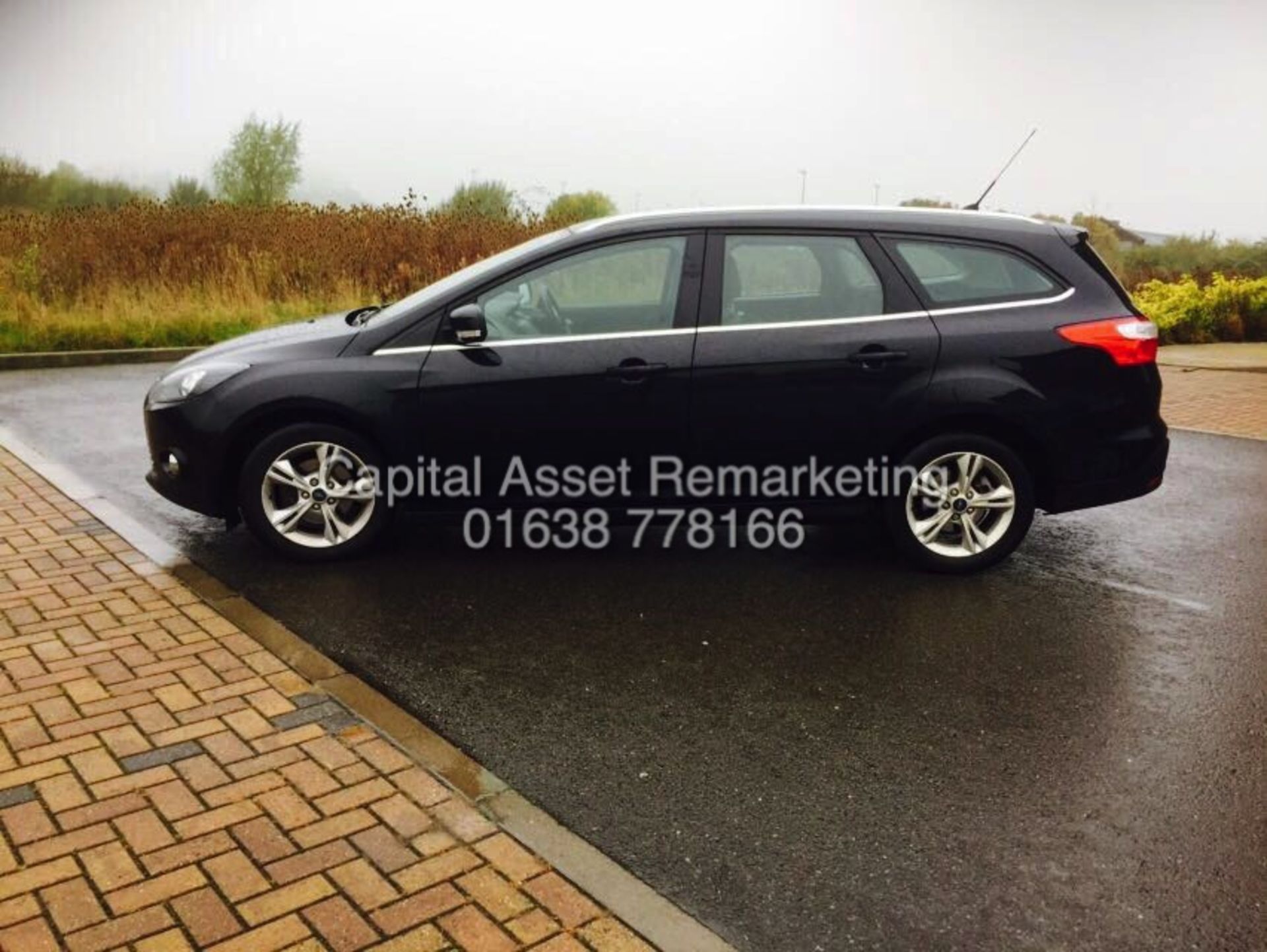 ON SALE FORD FOCUS 1.6TDCI ESTATE "ZETEC" 6 SPEED 13 REG -NEW SHAPE 1 OWNER FSH -AIR CON -STOP/START - Image 7 of 16