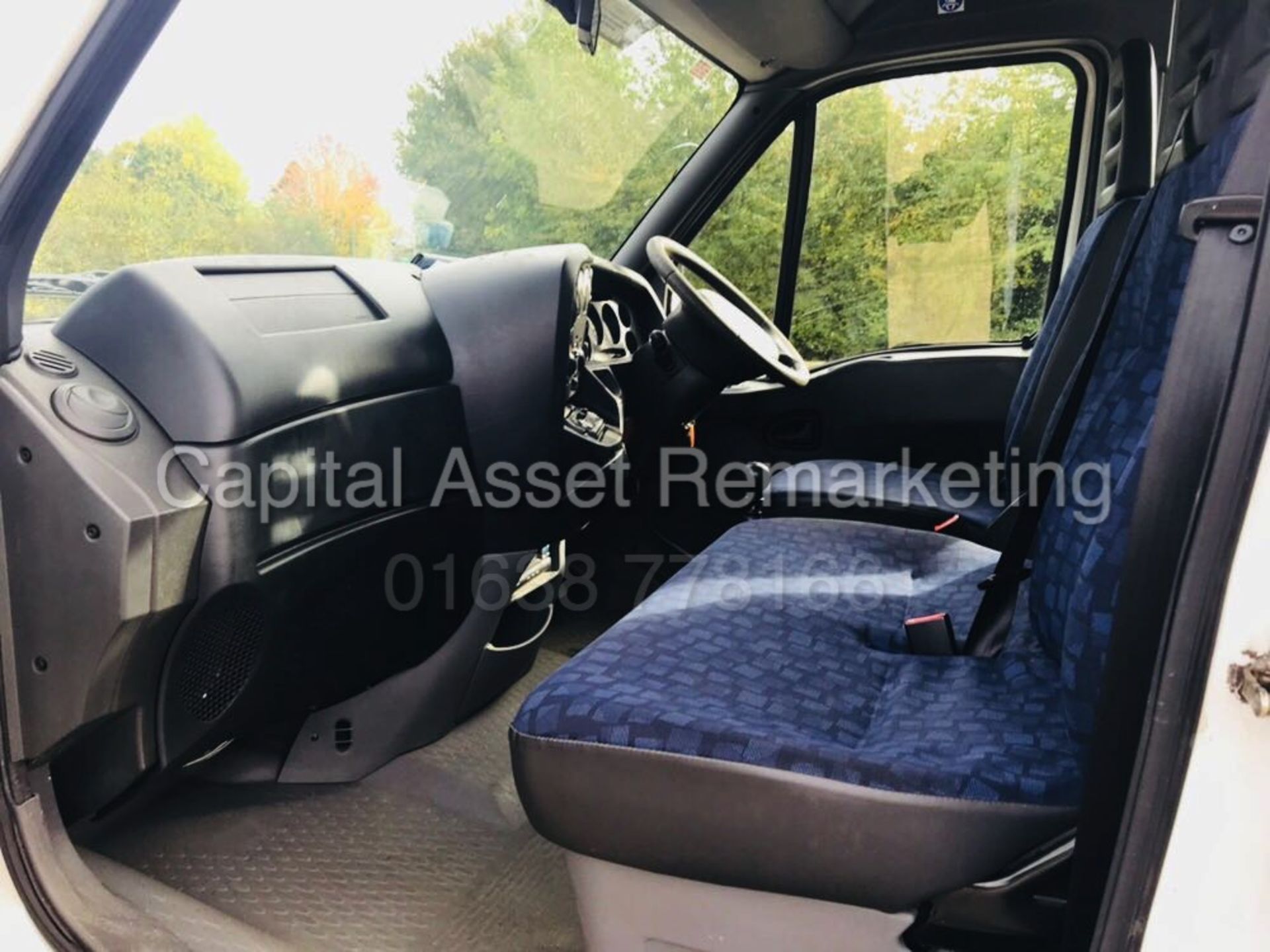 IVECO DAILY 40C13 LWB HI-ROOF (2006 - 06 REG) *17 SEATER COACH / MINI-BUS* '2.8 -130 BHP - 6 SPEED' - Image 11 of 26