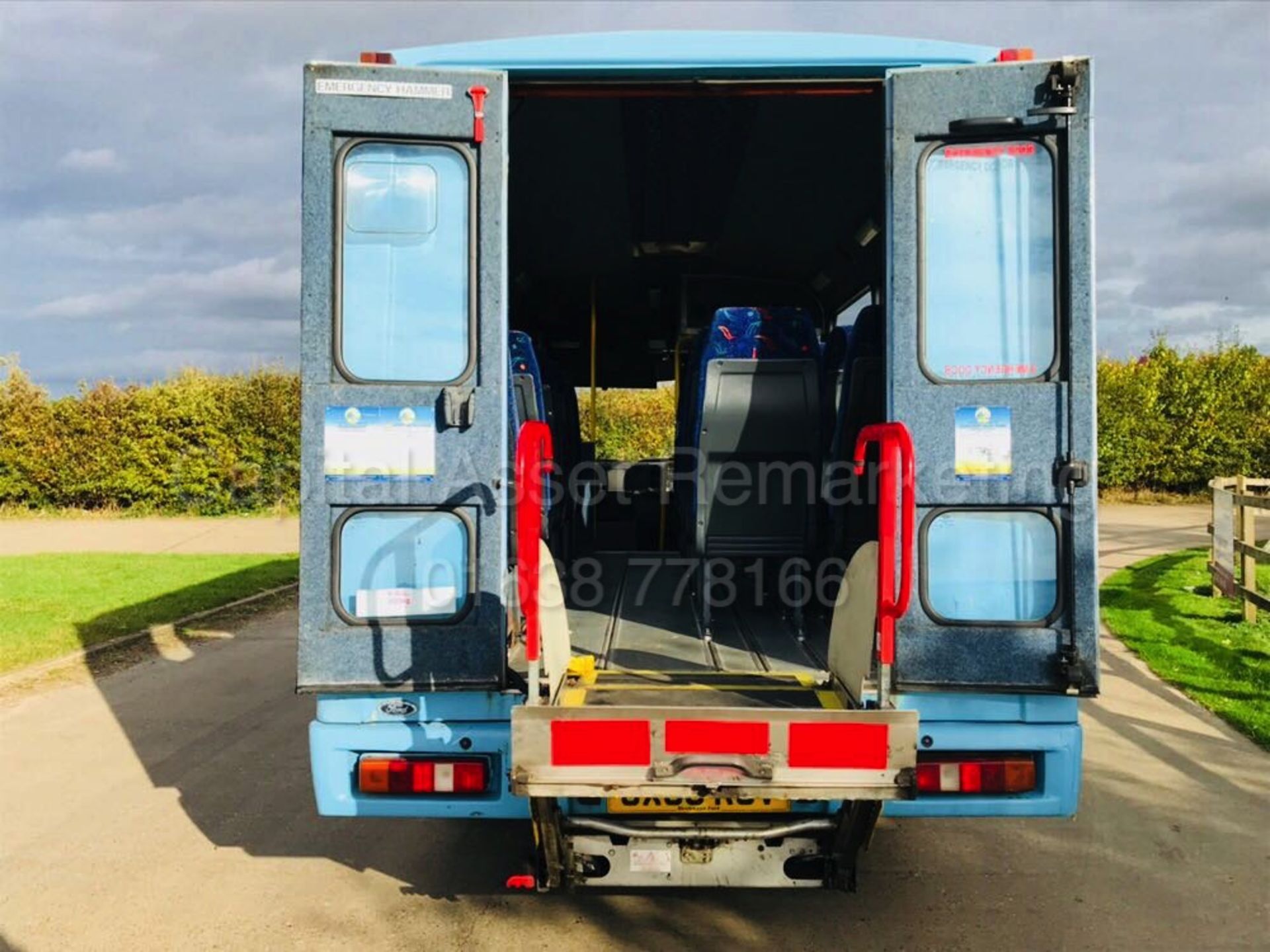 FORD TRANSIT T350 'LWB - 16 SEATER MINI-BUS / COACH' (2006 - 06 REG) '2.4 TDCI - 115 PS - 5 SPEED' - Image 12 of 34