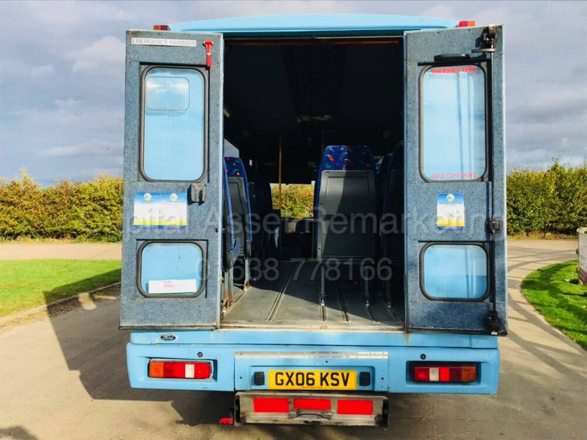 FORD TRANSIT T350 'LWB - 16 SEATER MINI-BUS / COACH' (2006 - 06 REG) '2.4 TDCI - 115 PS - 5 SPEED' - Image 33 of 34