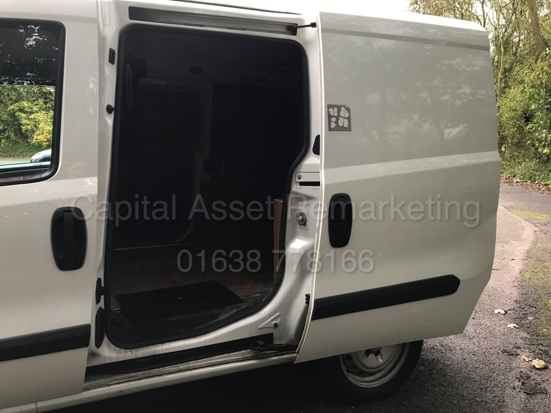 VAUXHALL COMBO 2000 L1H1 (2015 MODEL) 'CDTI - 90 BHP' (1 FORMER COMPANY OWNER FROM NEW) *50 MPG+* - Image 15 of 25