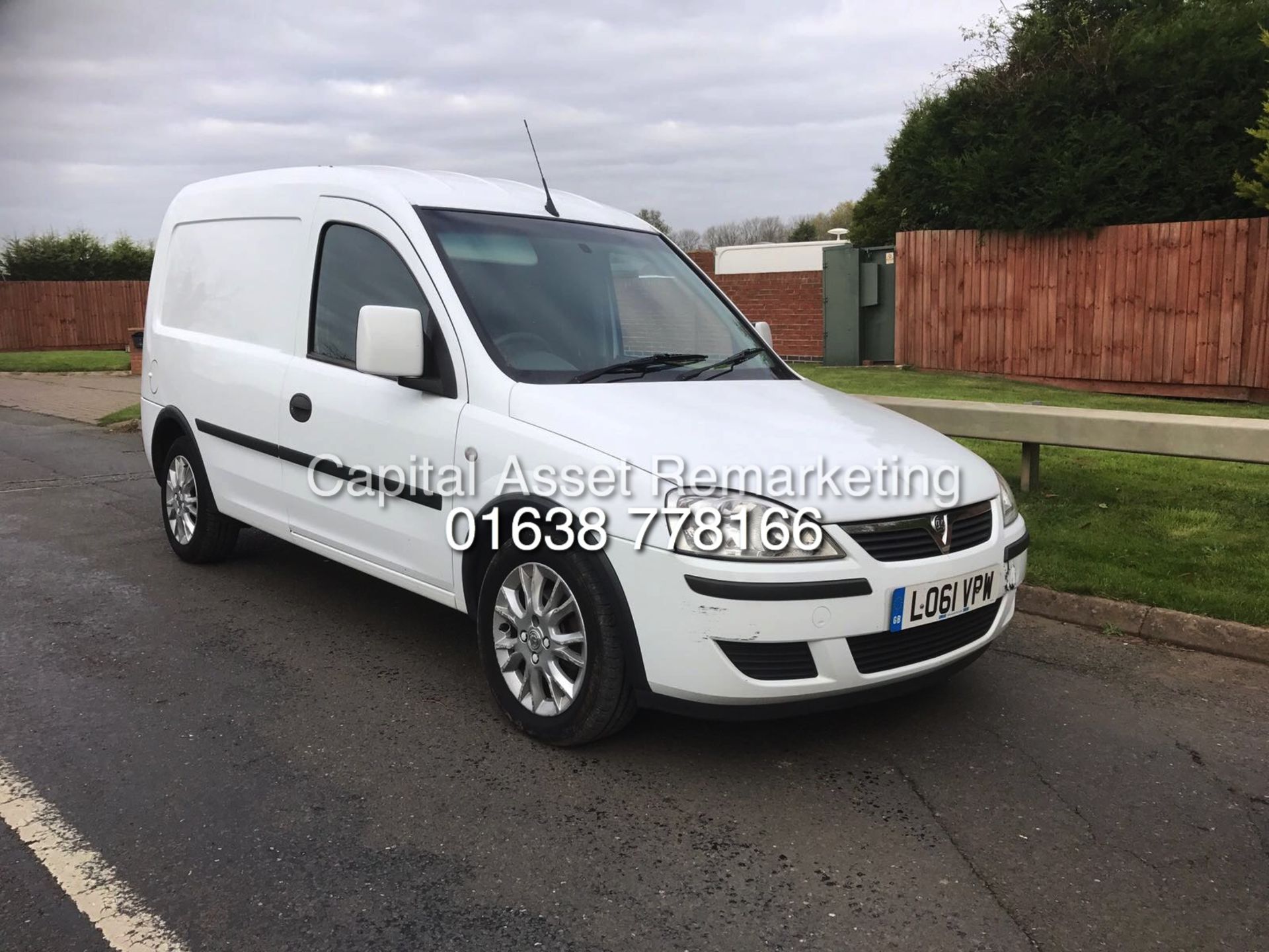 VAUXHALL COMBO "SPECIAL EQUIPMENT" (2012 MODEL) SIDE LOADING DOOR - ALLOY WHEELS (NO VAT TO PAY)