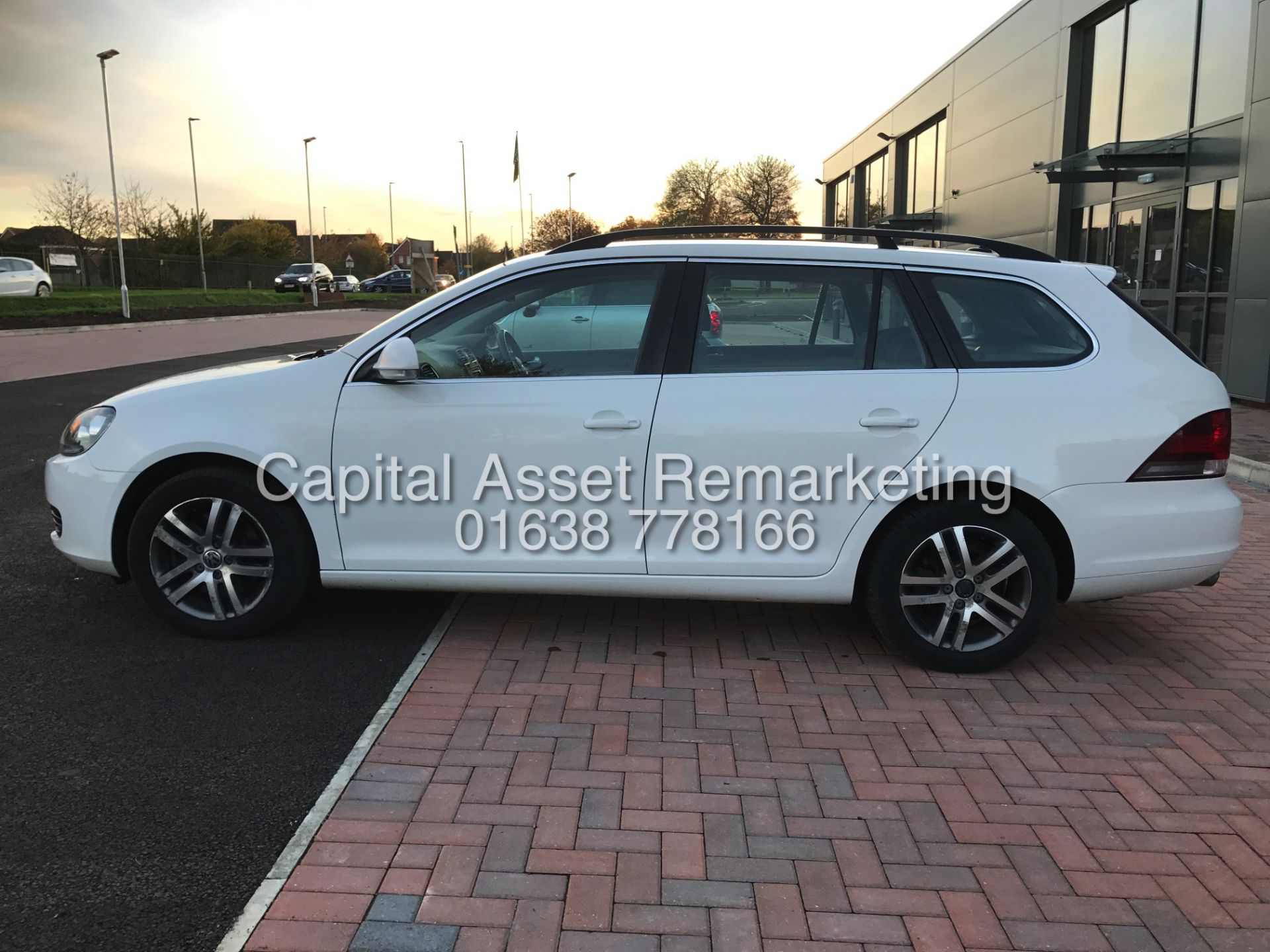 VOLKSWAGEN GOLF 2.0TDI "140BHP - 6 SPEED" SPECIAL EQUIPMENT - SAT NAV - REVERSE CAMARA - 1 OWNER SHP - Image 6 of 24