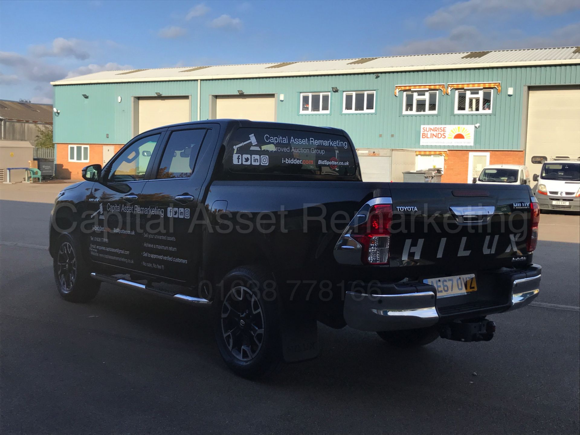 TOYOTA HILUX 'INVINCIBLE X' (2017 - 67 REG) D/CAB PICK-UP 'D-4D - AUTO - LEATHER - SAT NAV' *LOOK* - Image 9 of 55