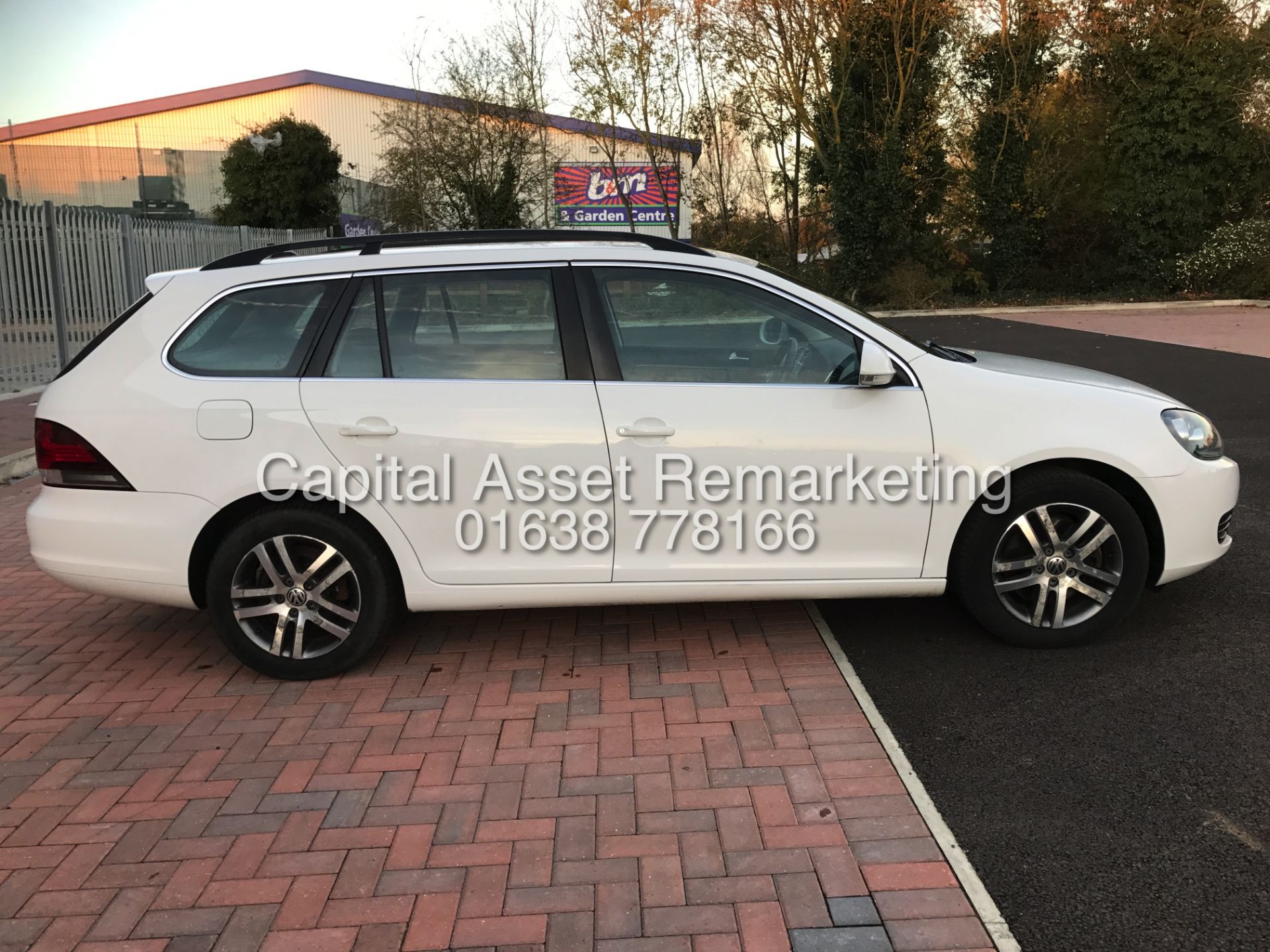 VOLKSWAGEN GOLF 2.0TDI "140BHP - 6 SPEED" SPECIAL EQUIPMENT - SAT NAV - REVERSE CAMARA - 1 OWNER SHP - Image 10 of 24