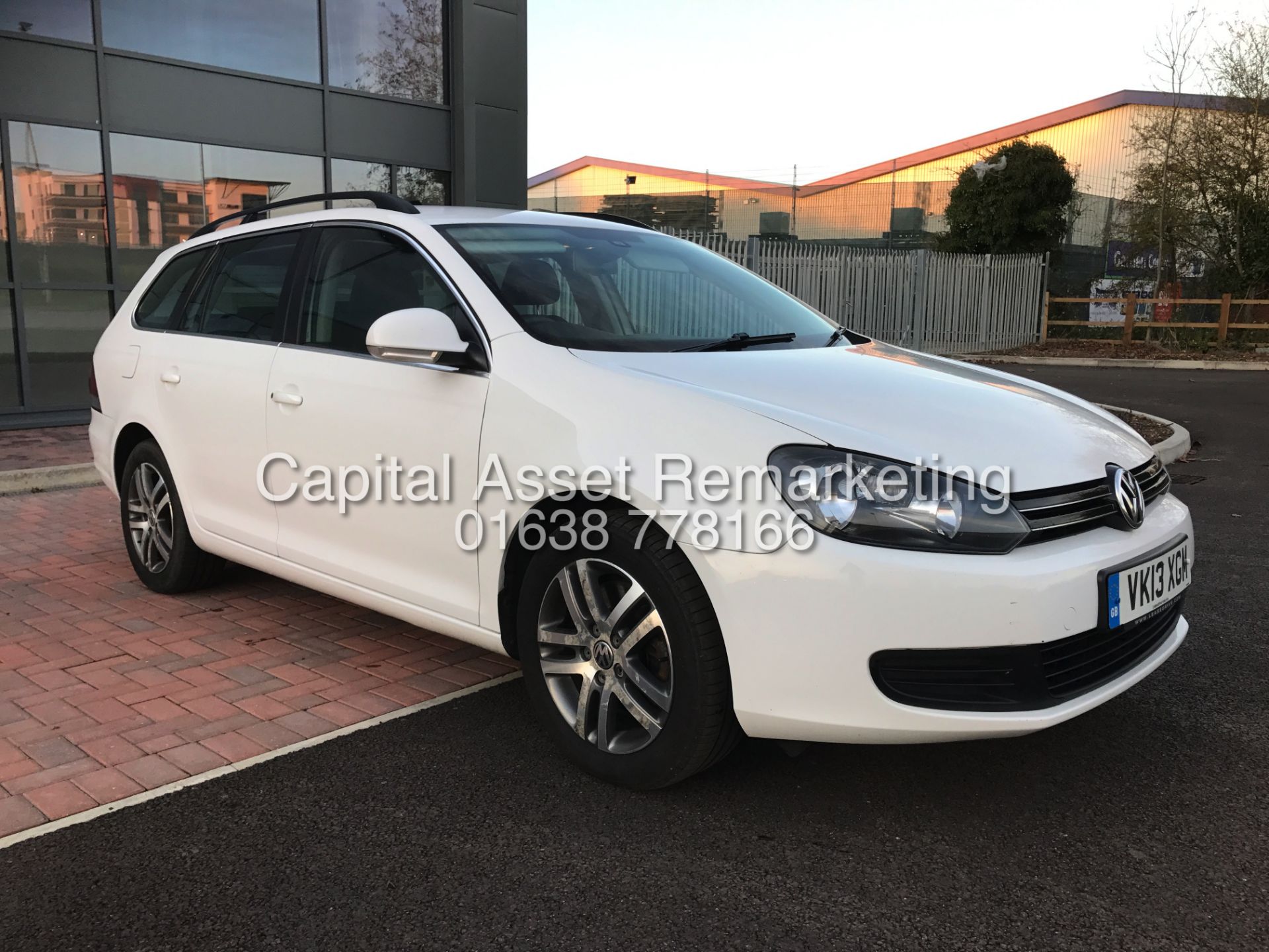 VOLKSWAGEN GOLF 2.0TDI "140BHP - 6 SPEED" SPECIAL EQUIPMENT - SAT NAV - REVERSE CAMARA - 1 OWNER SHP - Image 2 of 24