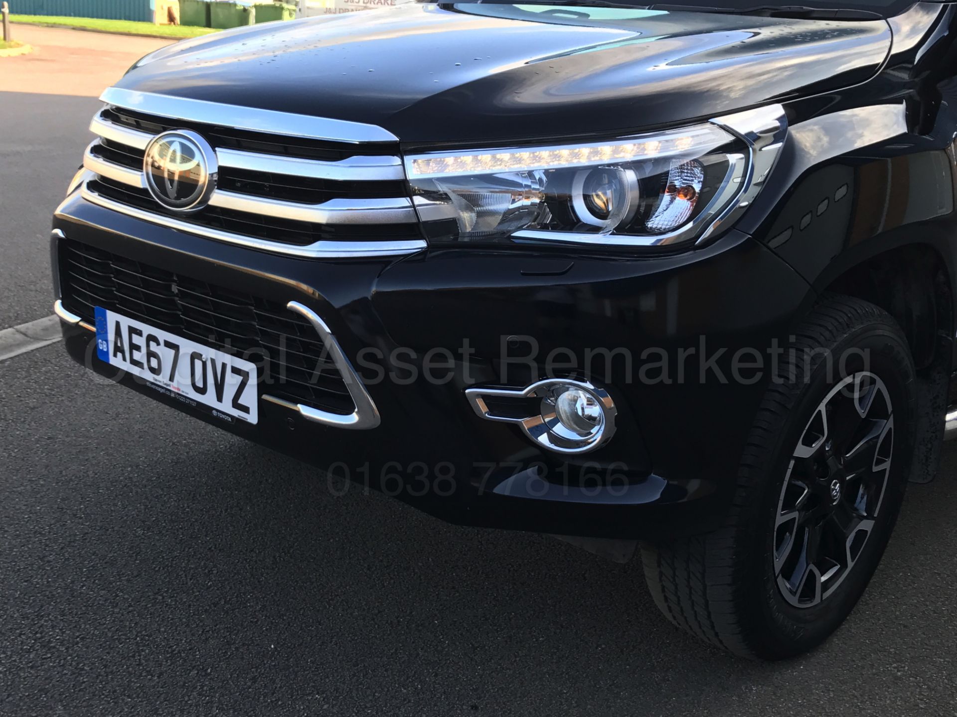 TOYOTA HILUX 'INVINCIBLE X' (2017 - 67 REG) D/CAB PICK-UP 'D-4D - AUTO - LEATHER - SAT NAV' *LOOK* - Image 18 of 55