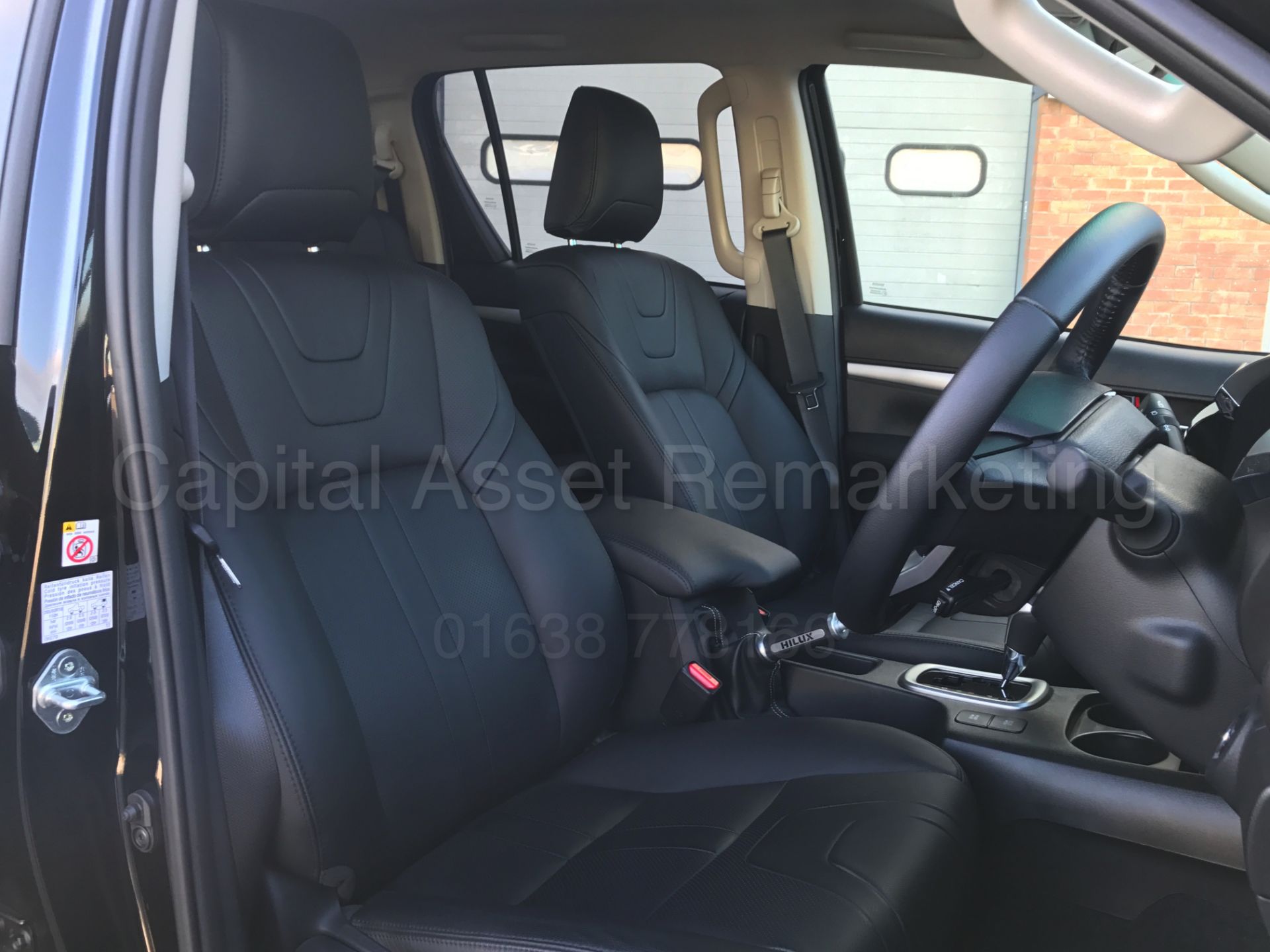 TOYOTA HILUX 'INVINCIBLE X' (2017 - 67 REG) D/CAB PICK-UP 'D-4D - AUTO - LEATHER - SAT NAV' *LOOK* - Image 37 of 55