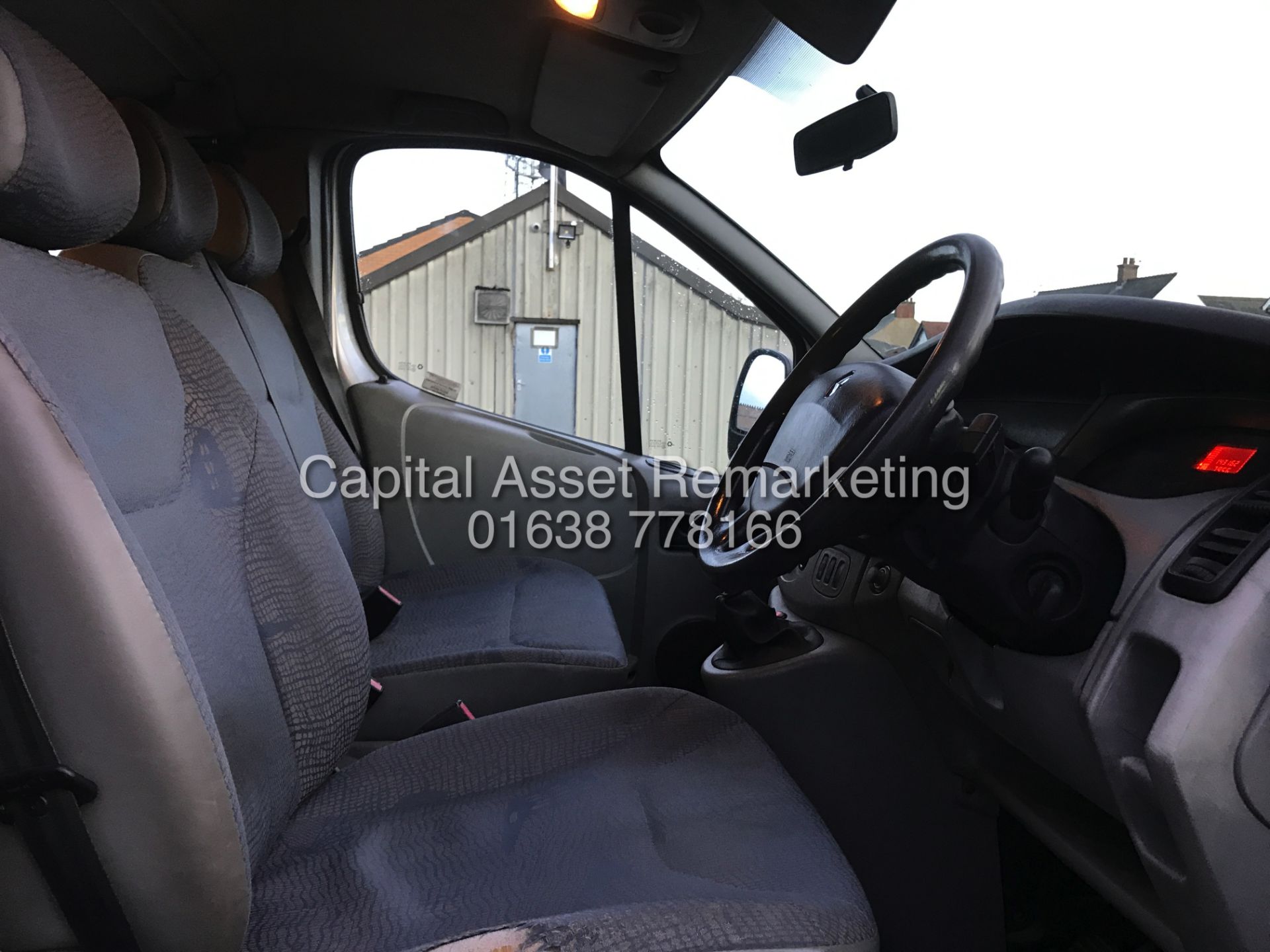 On Sale RENAULT TRAFIC 1.9DCI LONG WHEEL BASE DUELINER 6 SEATER - 05 REG - SILVER - AIR CON - WOW!!! - Image 6 of 19
