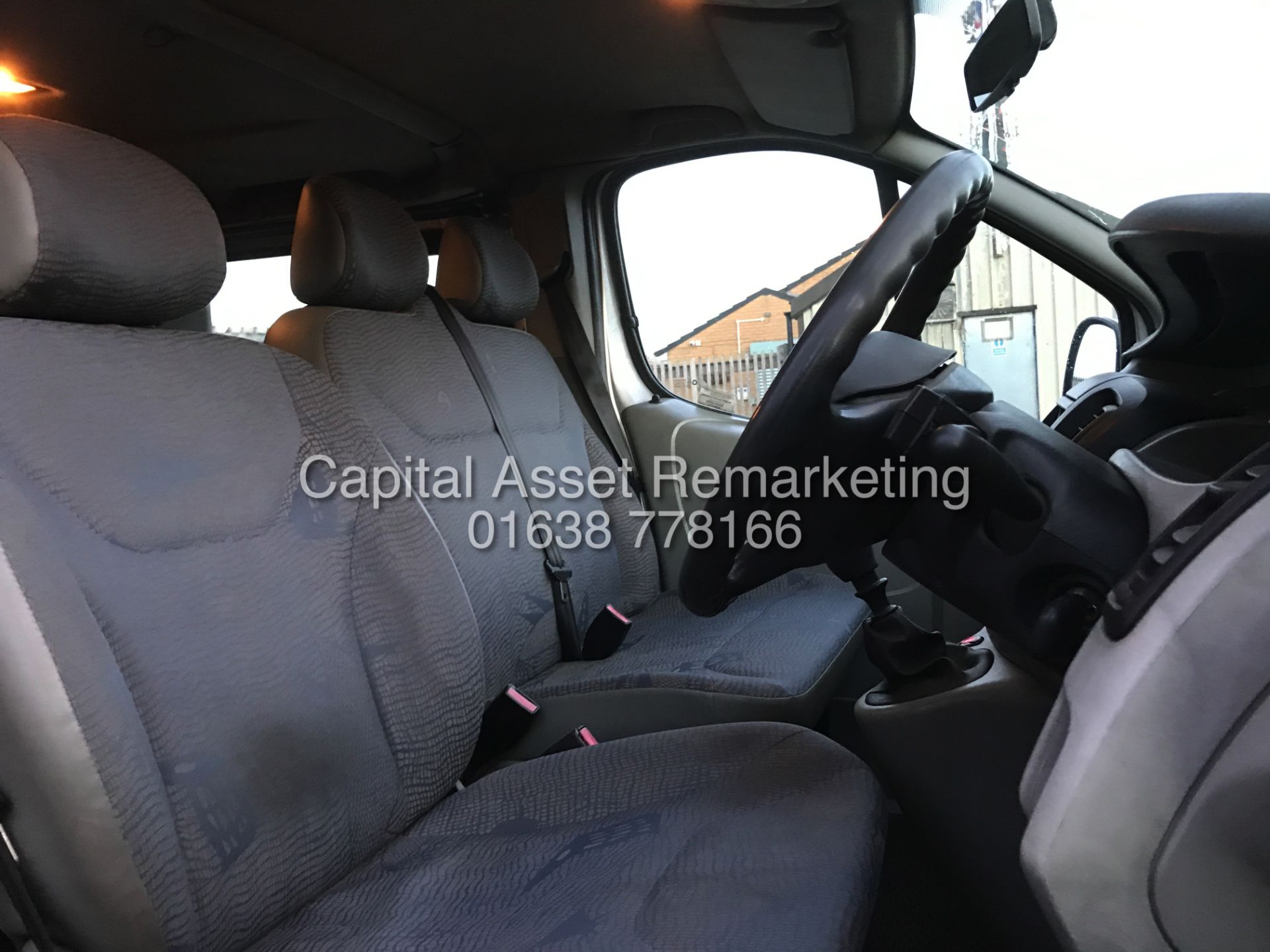 On Sale RENAULT TRAFIC 1.9DCI LONG WHEEL BASE DUELINER 6 SEATER - 05 REG - SILVER - AIR CON - WOW!!! - Image 9 of 19