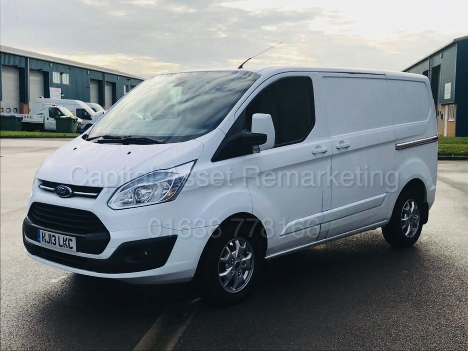 (On Sale) FORD TRANSIT CUSTOM 'LIMITED SPEC' (2013 - NEW MODEL) '2.2 TDCI - 6 SPEED' *A/C* (NO VAT) - Image 3 of 32