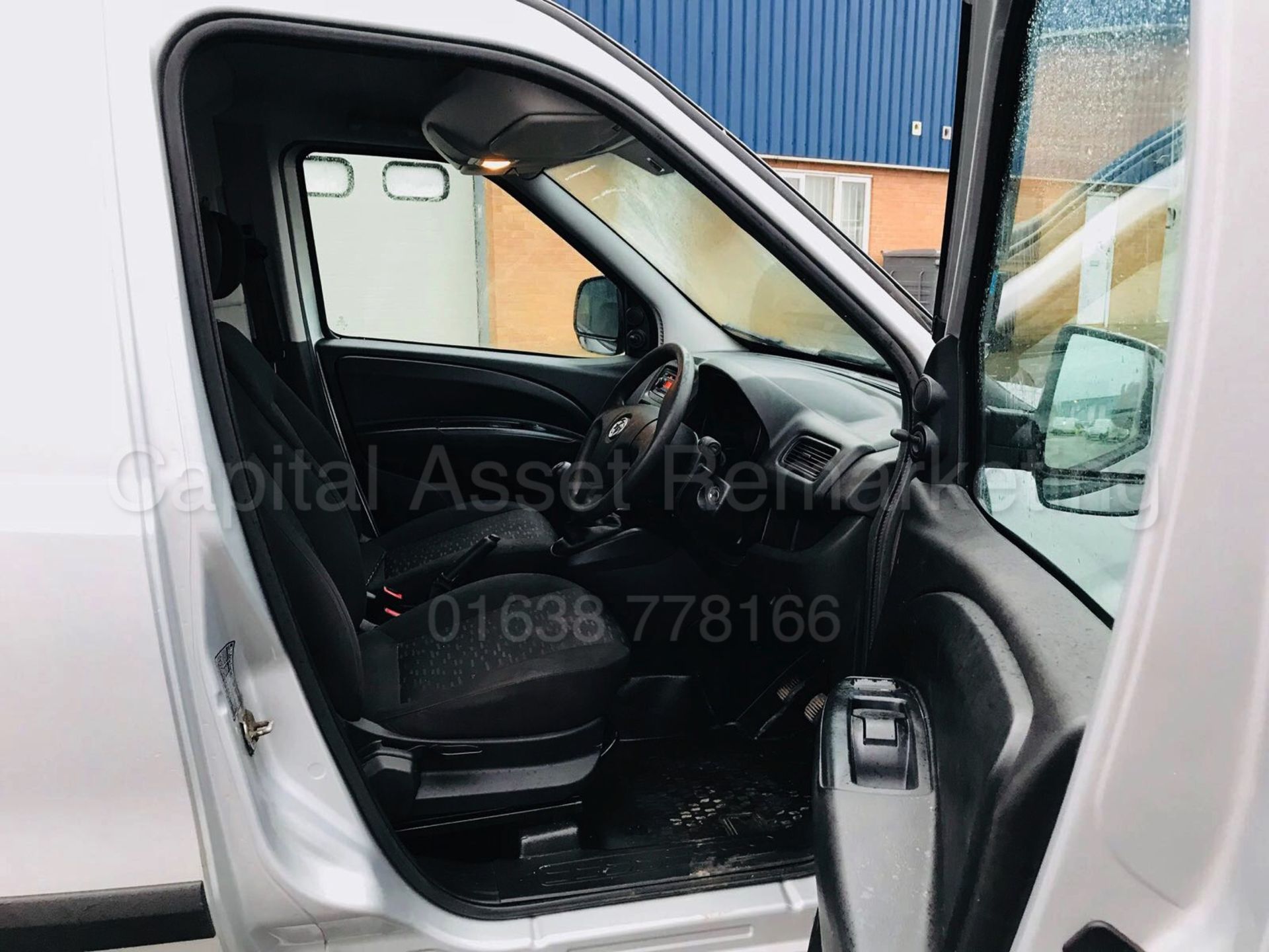 VAUXHALL COMBO 2000 L1H1 'SPORTIVE' (2015 MODEL) 'CDTI - 90 BHP' **AIR CON** (1 OWNER FROM NEW) - Image 11 of 19
